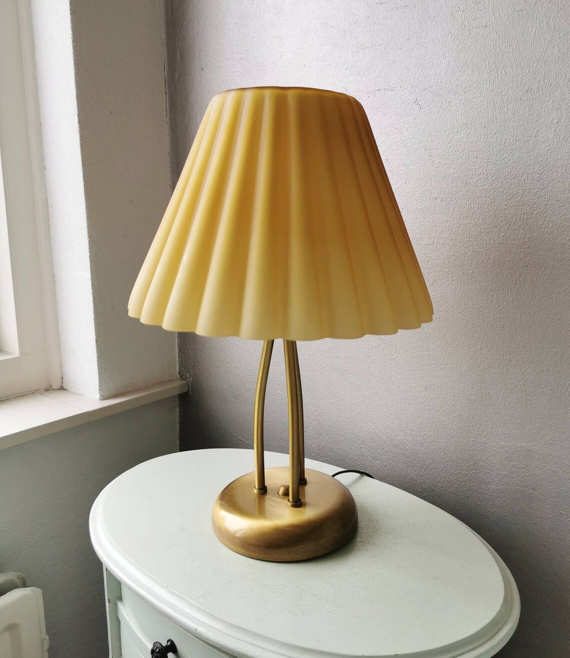 Brass table lamp with 90s pleated glass hood