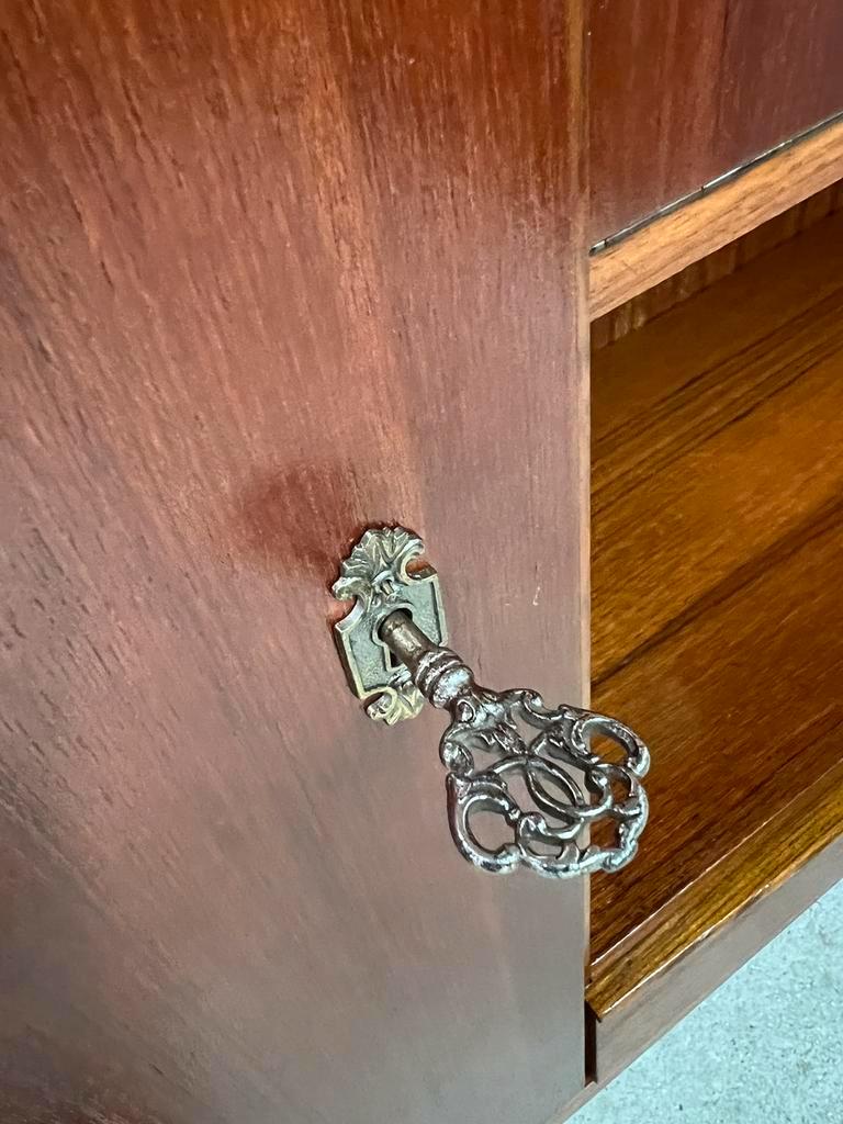 Vintage teaken cabinet / bar cabinet / wall unit