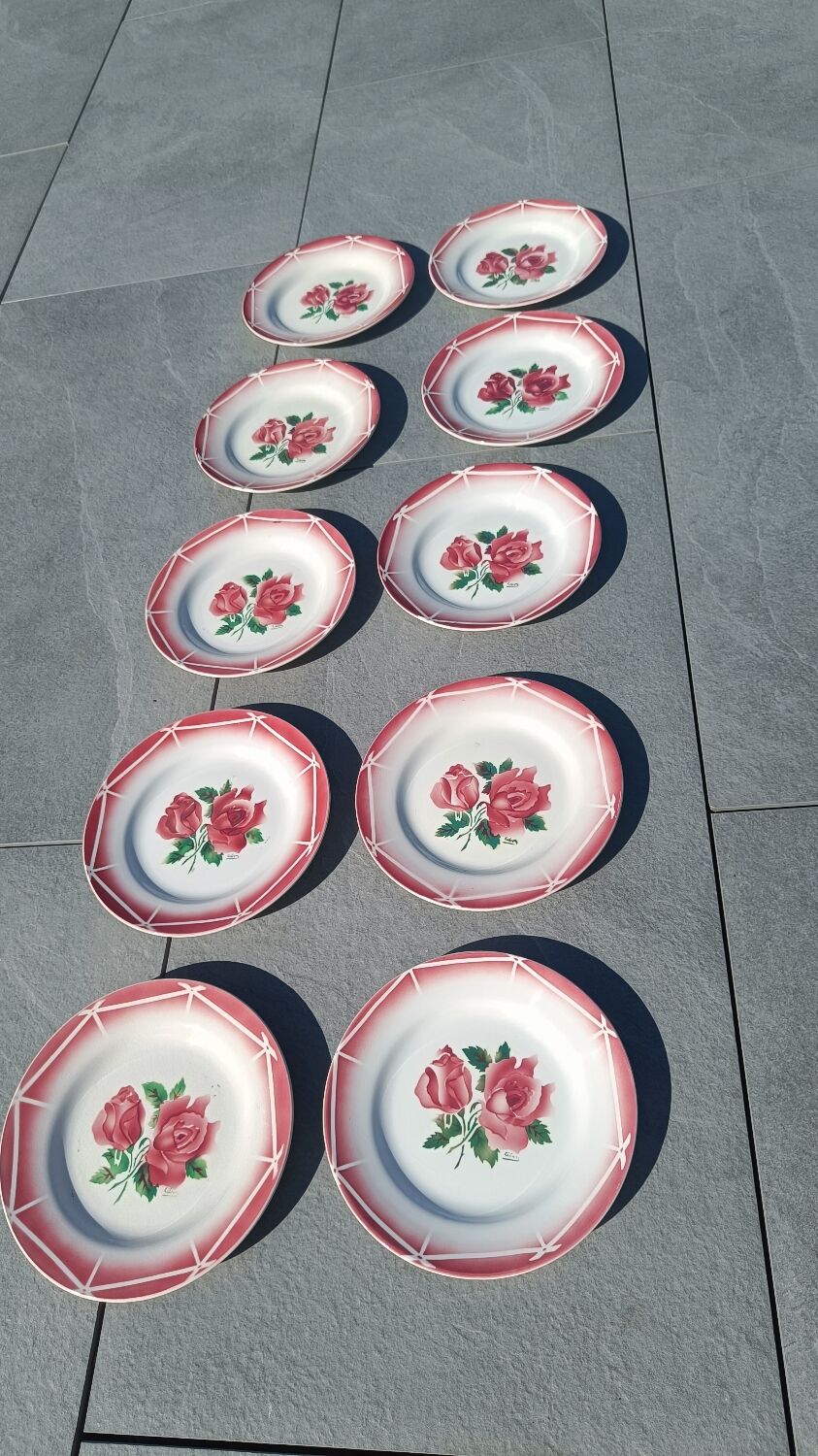 flat plates Digoin Sarreguemines Cibon – red roses decoration – vai