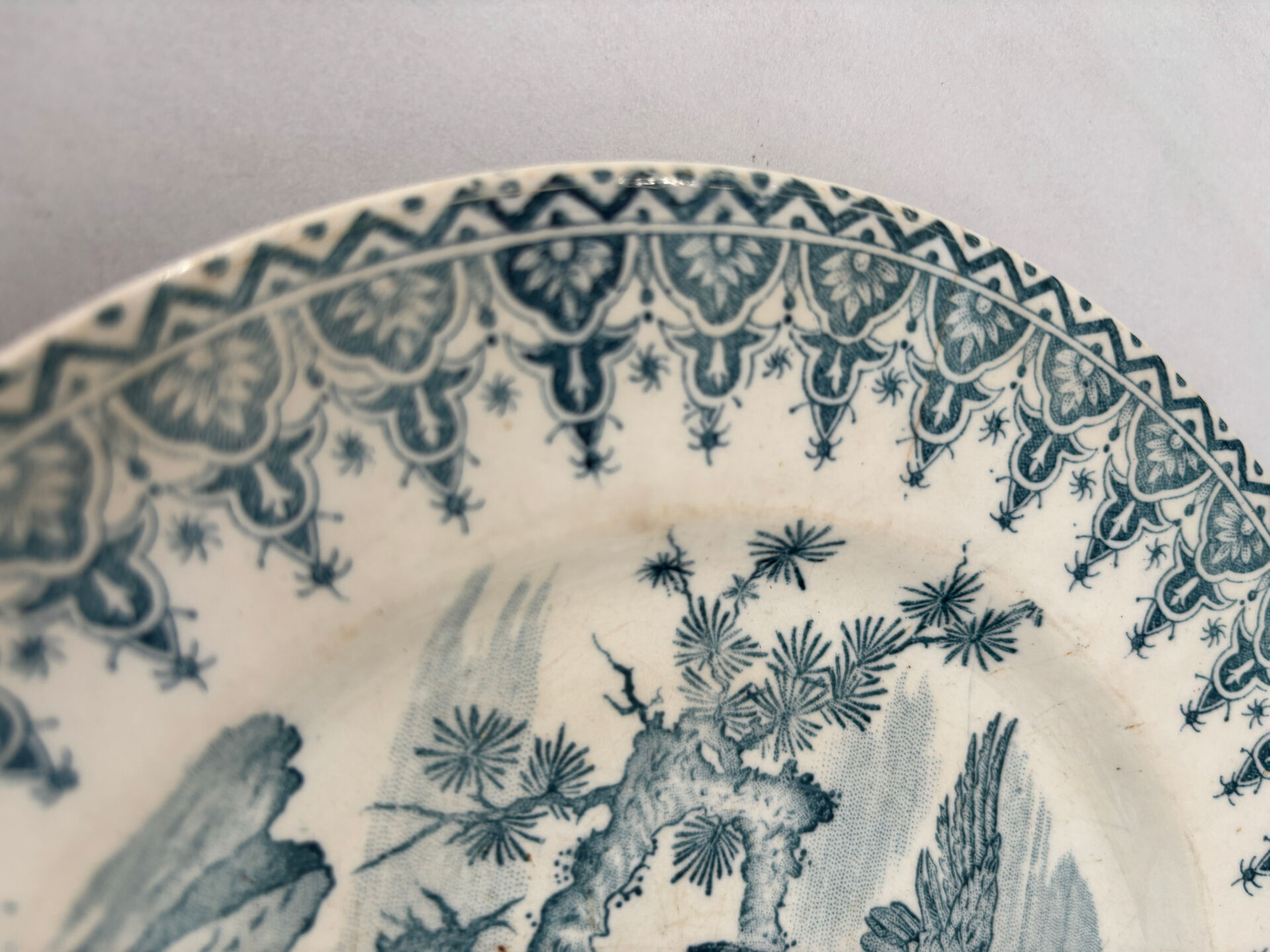 Flat plate iron earth Gien French earthenware eagle decoration - faience