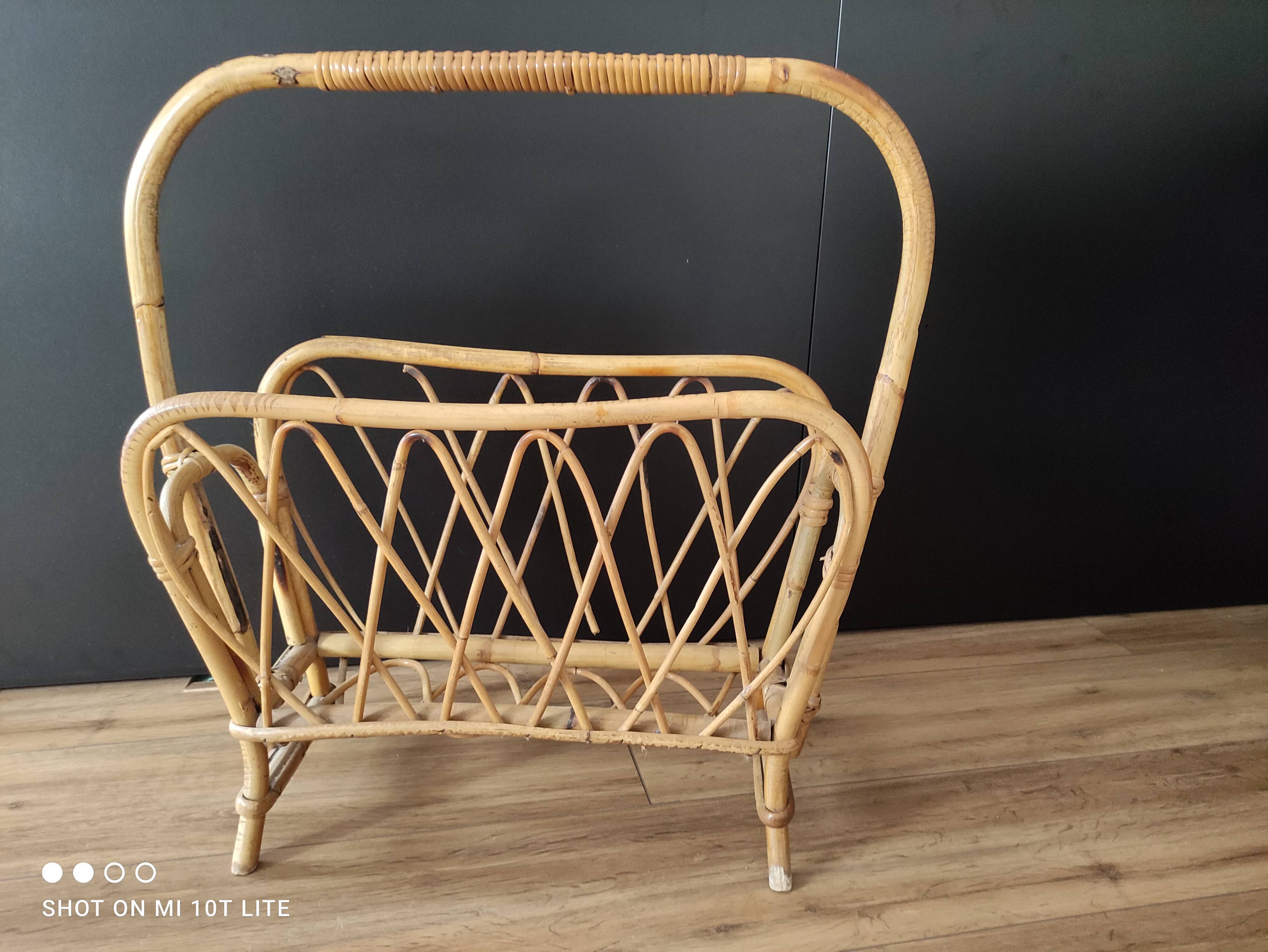 Vintage magazine holder 60s in rattan honey light