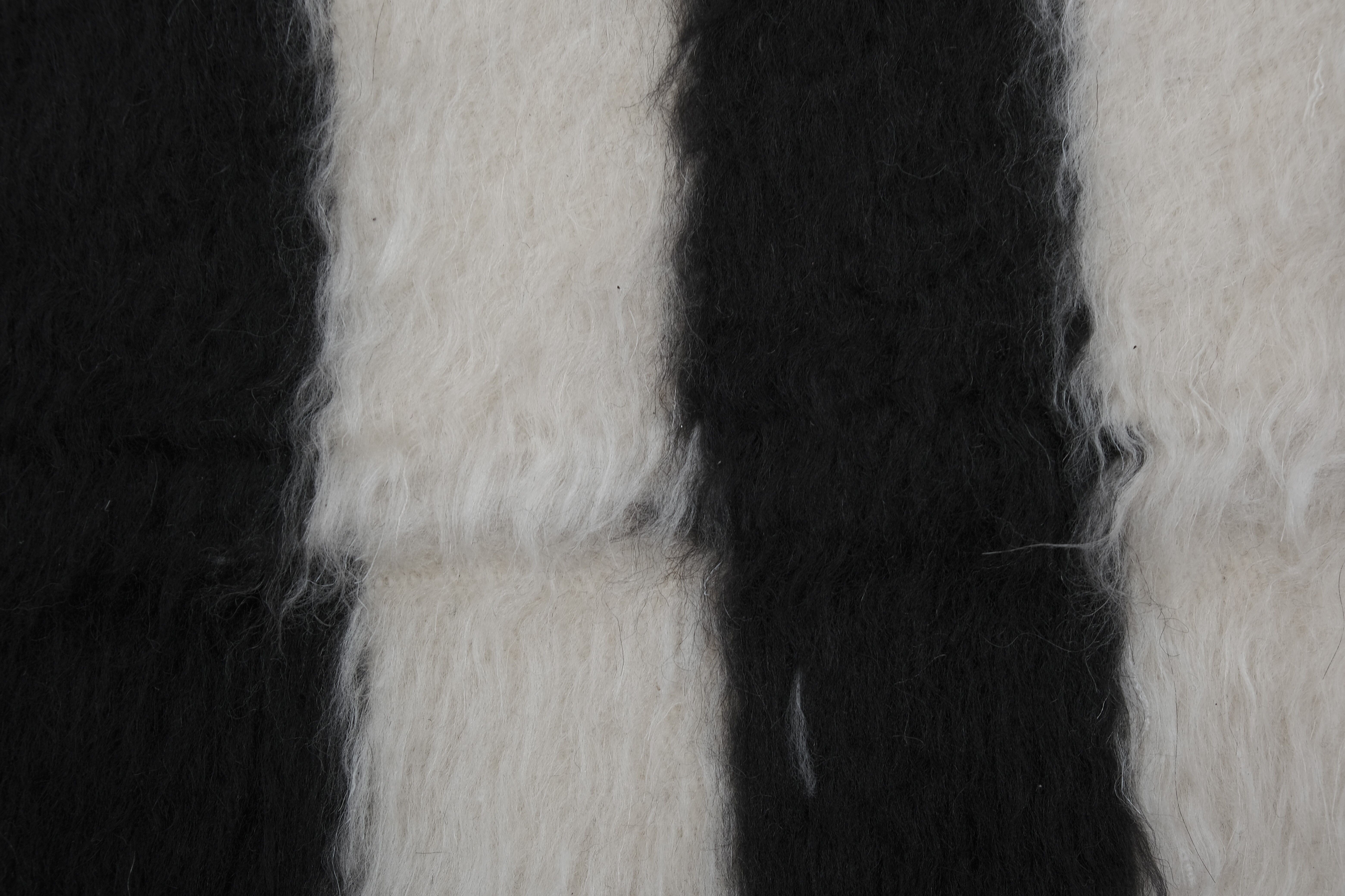 Vintage Turkish rug from Oushak, hand-woven 223x239 cm