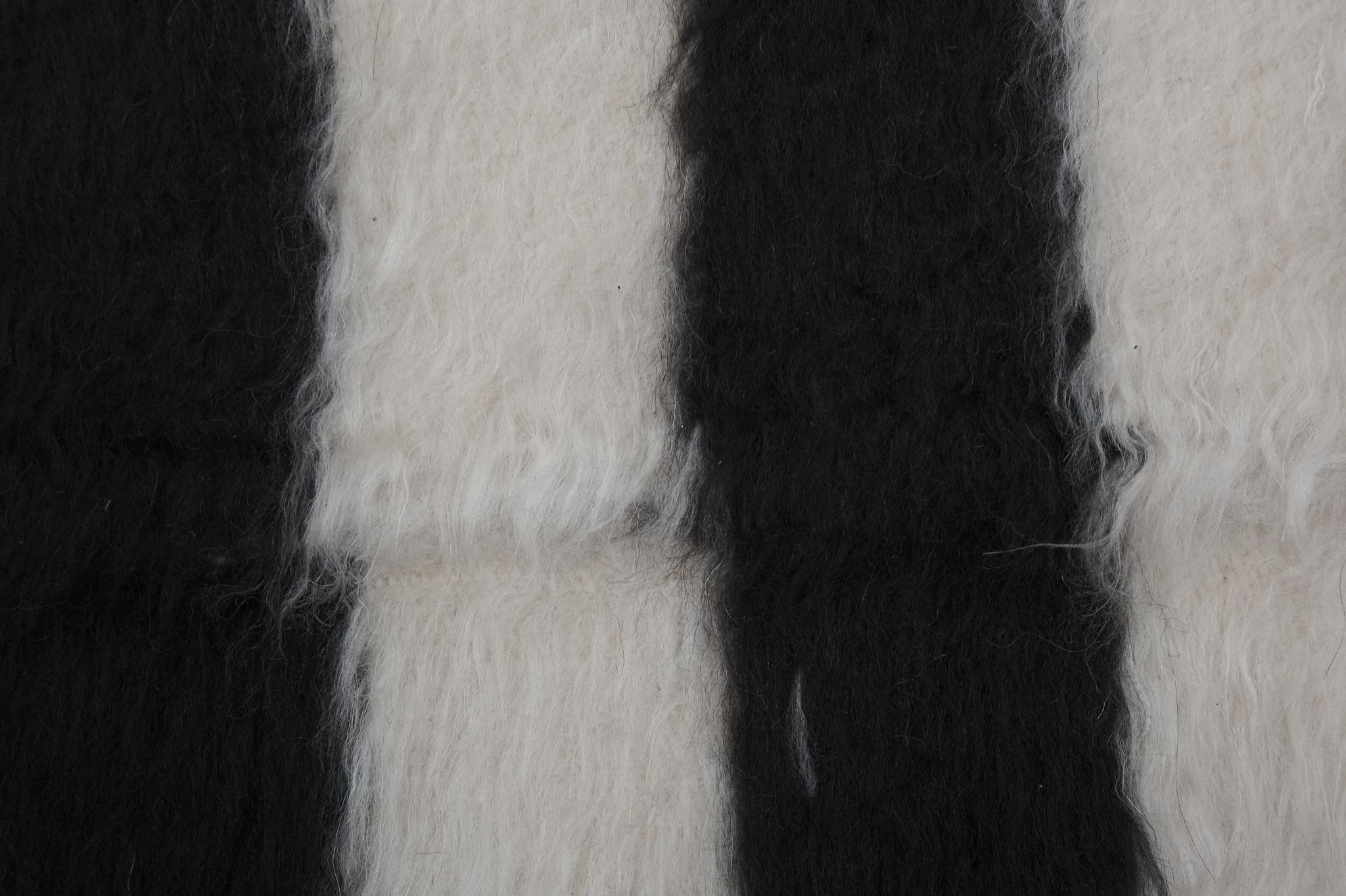 Vintage Turkish rug from Oushak, hand-woven 223x239 cm