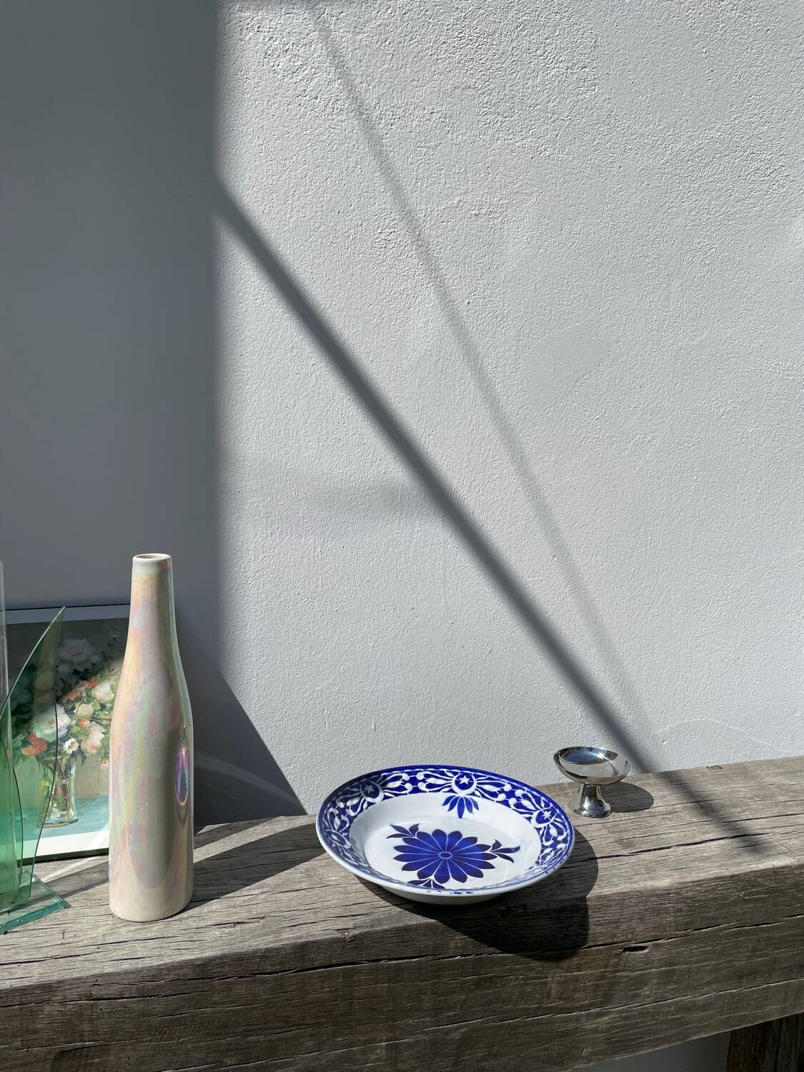 Round hollow ceramic dish with Saint Amand flower