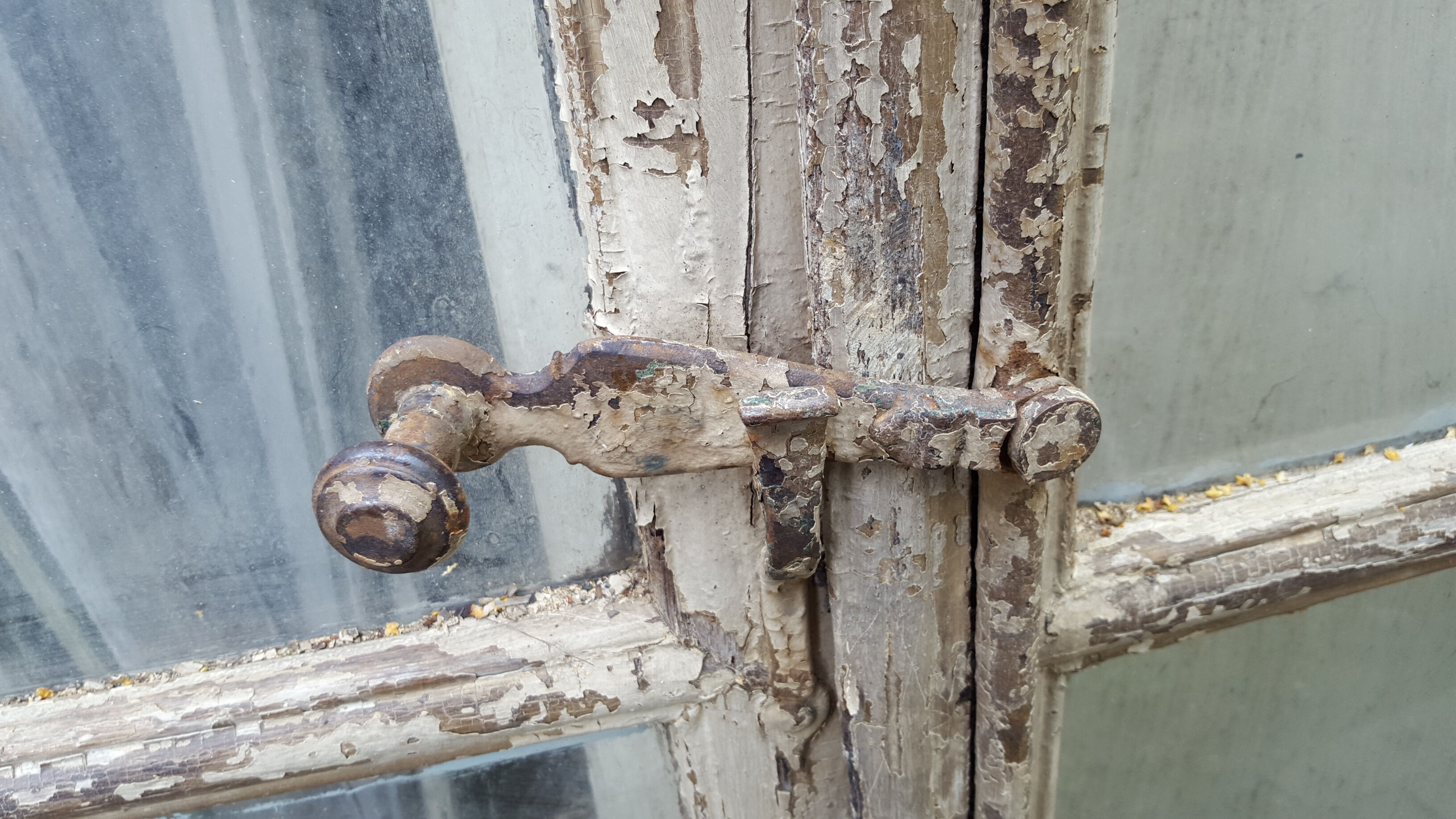 18th double-checked oak window with its frame