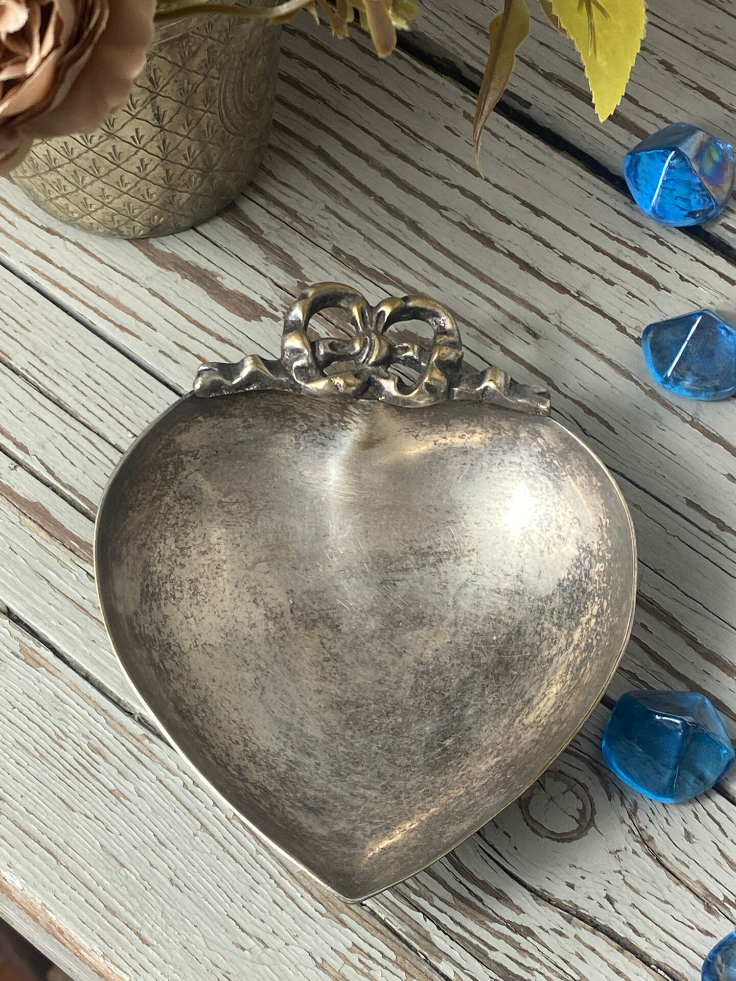 Heart and bow metal silver-plated catchall tray