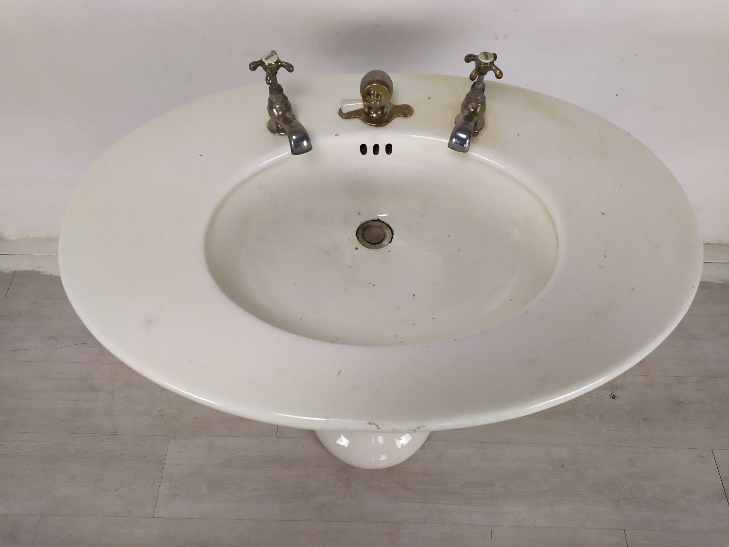 Vasque évier porcelaine sur pied