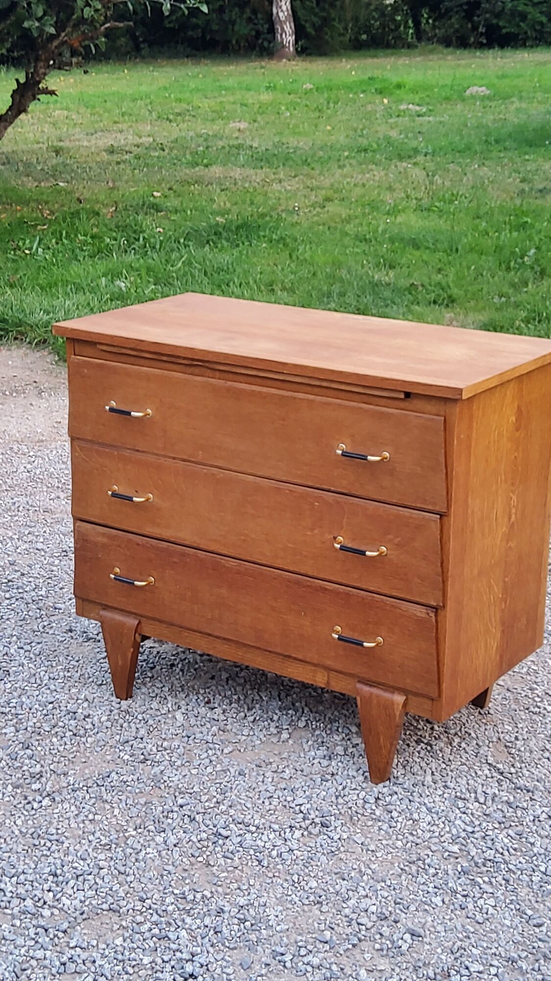 Vintage chest of drawers in golden oak from the 50s with 3 drawers and spindle-legged shelf