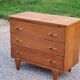 Vintage chest of drawers in golden oak from the 50s with 3 drawers and spindle-legged shelf