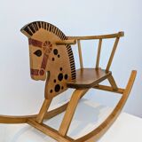 Cheval à bascule ancien