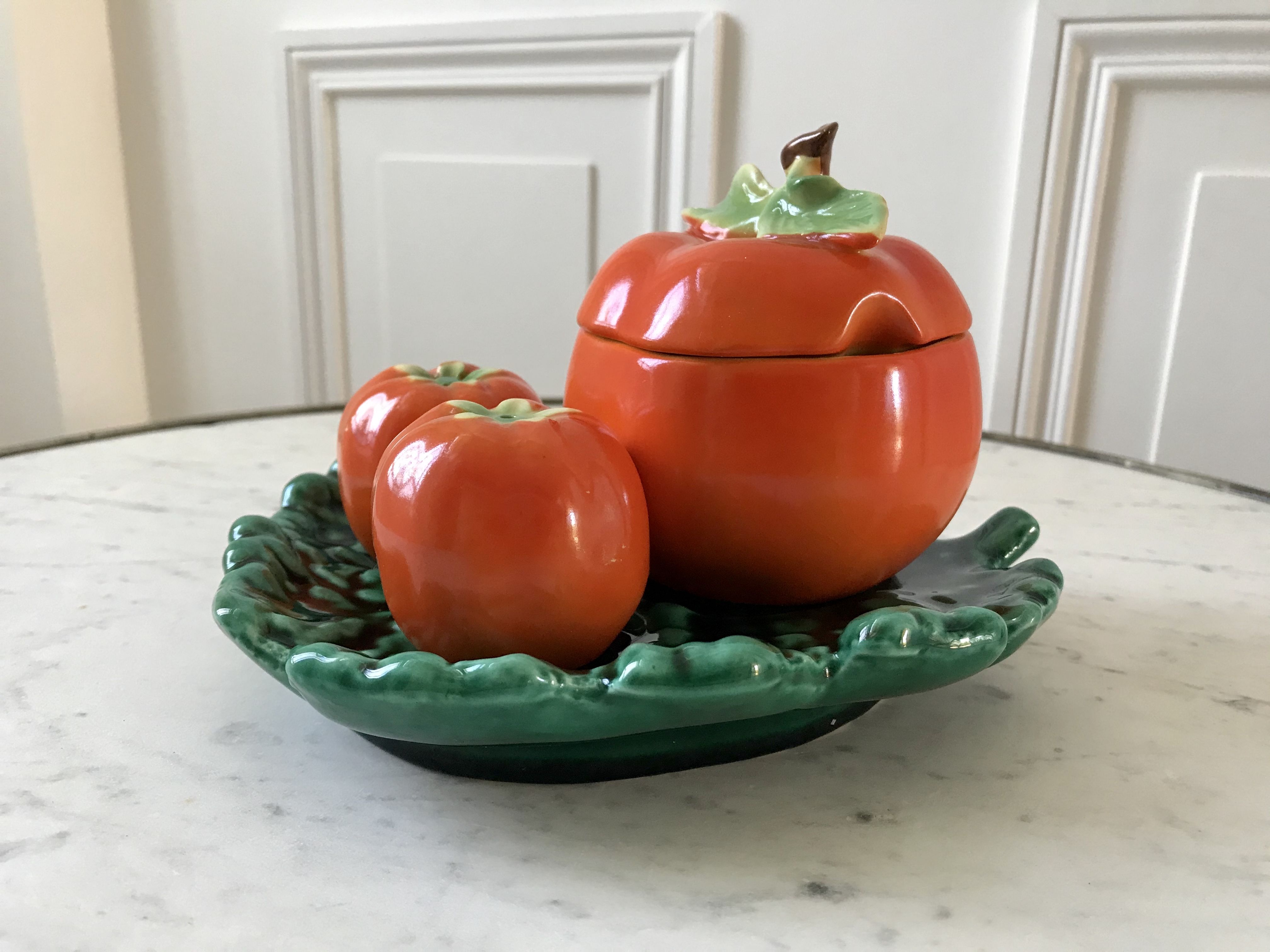 Set in tomato and leaf slurry (sausage maker, salt shaker, pepper tree and tray) vintage