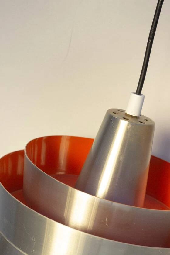 Suspension Trava de Carl Thore en aluminium avec intérieur laqué orange