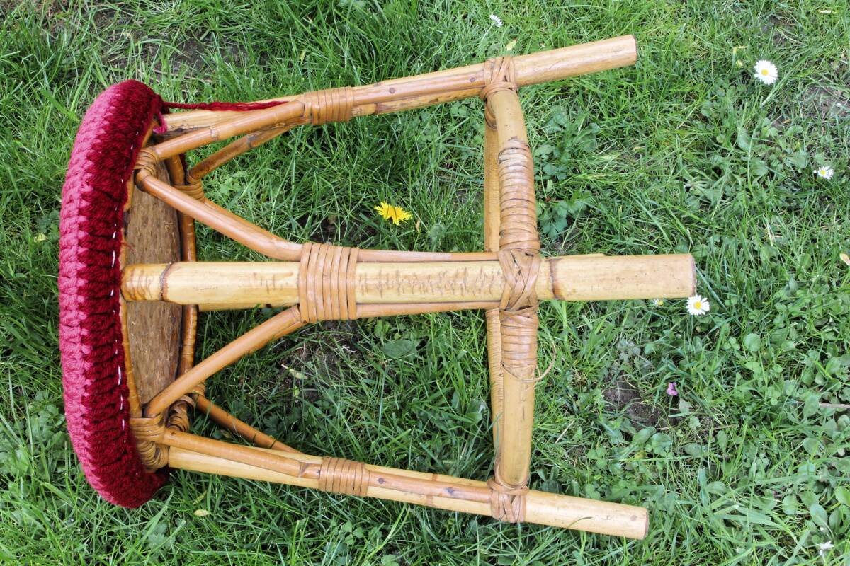 Set of 4 rattan stools and crochet covers