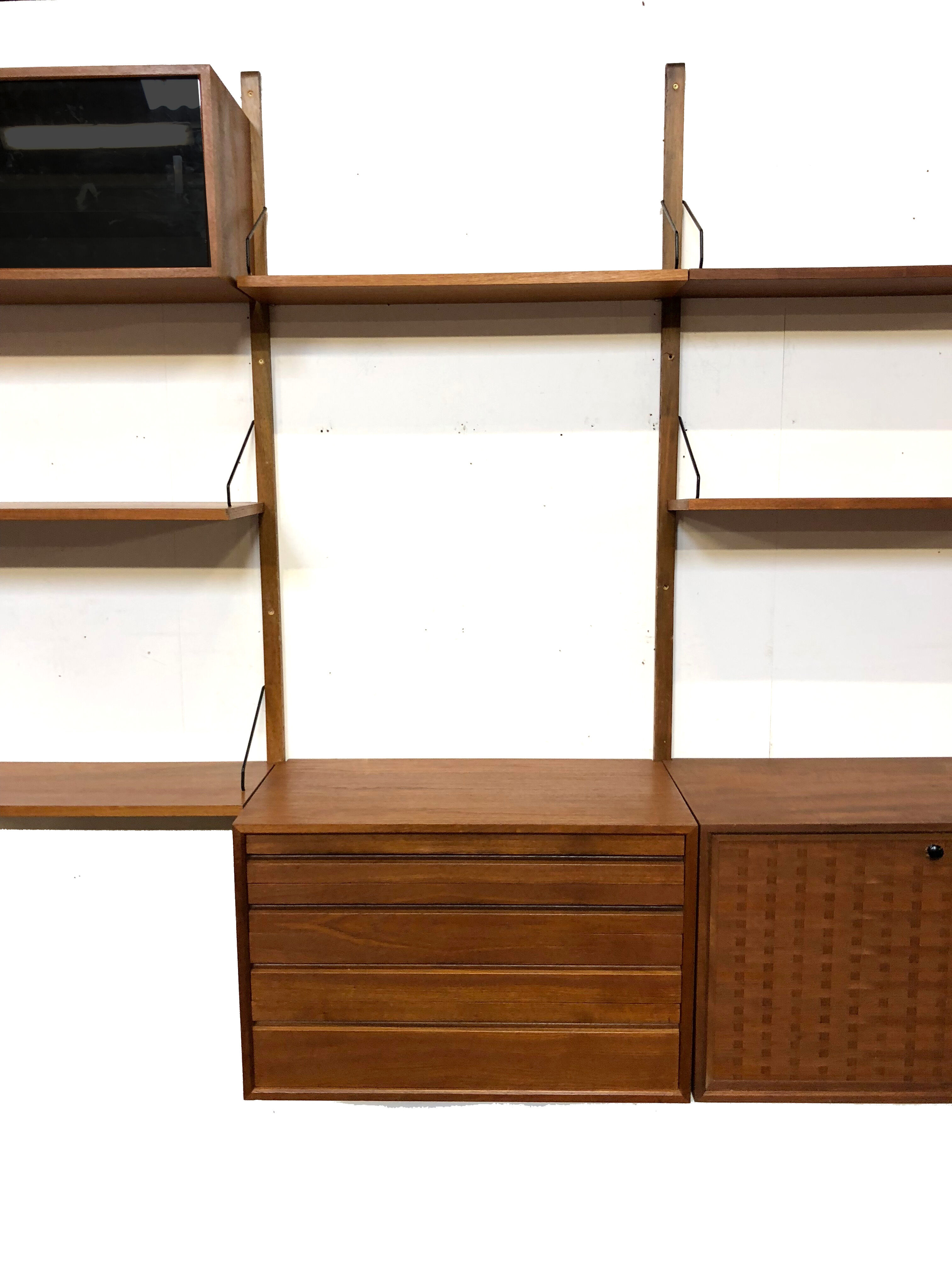 Poul Cadovius royal system