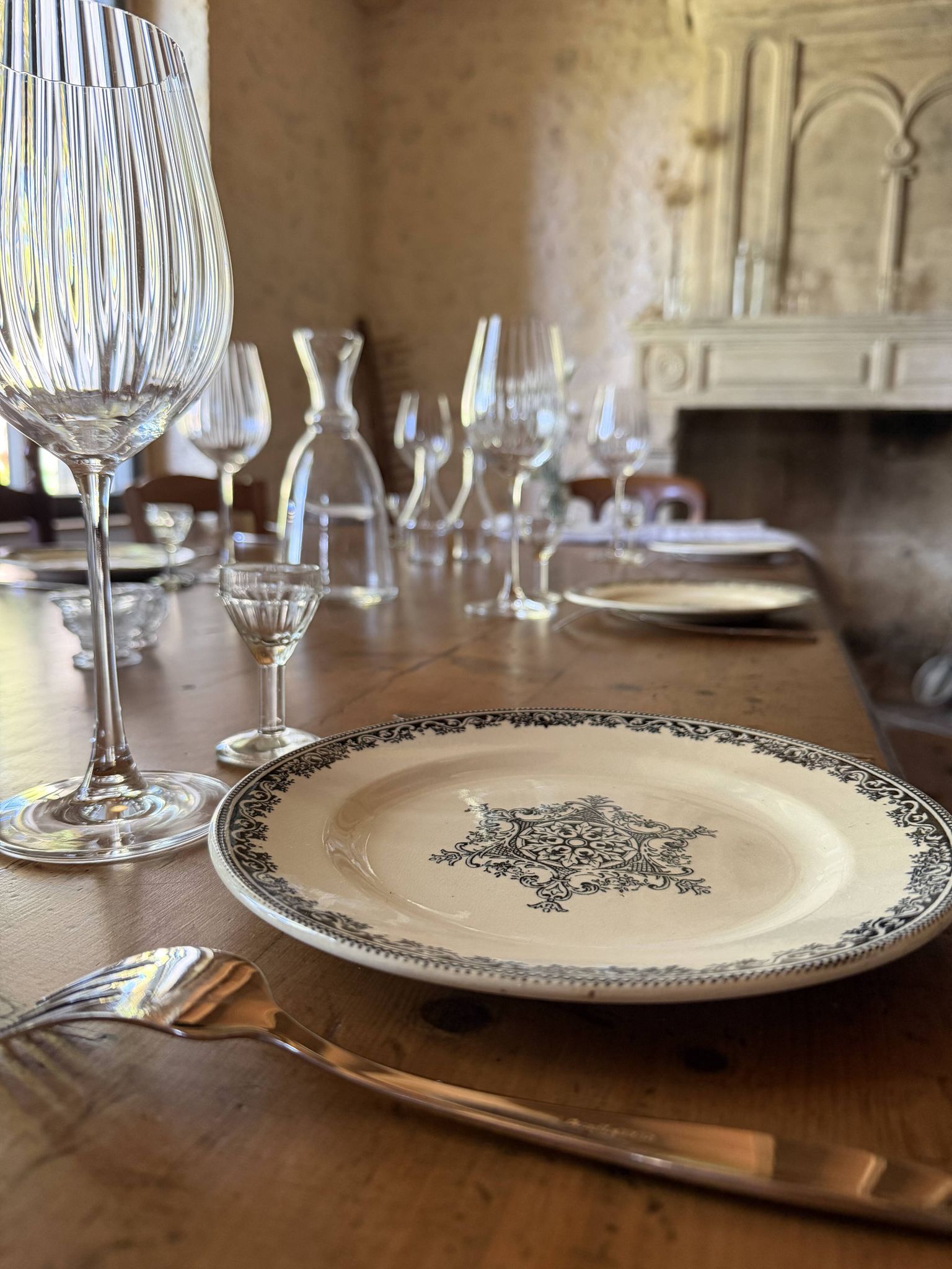 Flat plates Jules Vieillard Bordeaux in ironstone