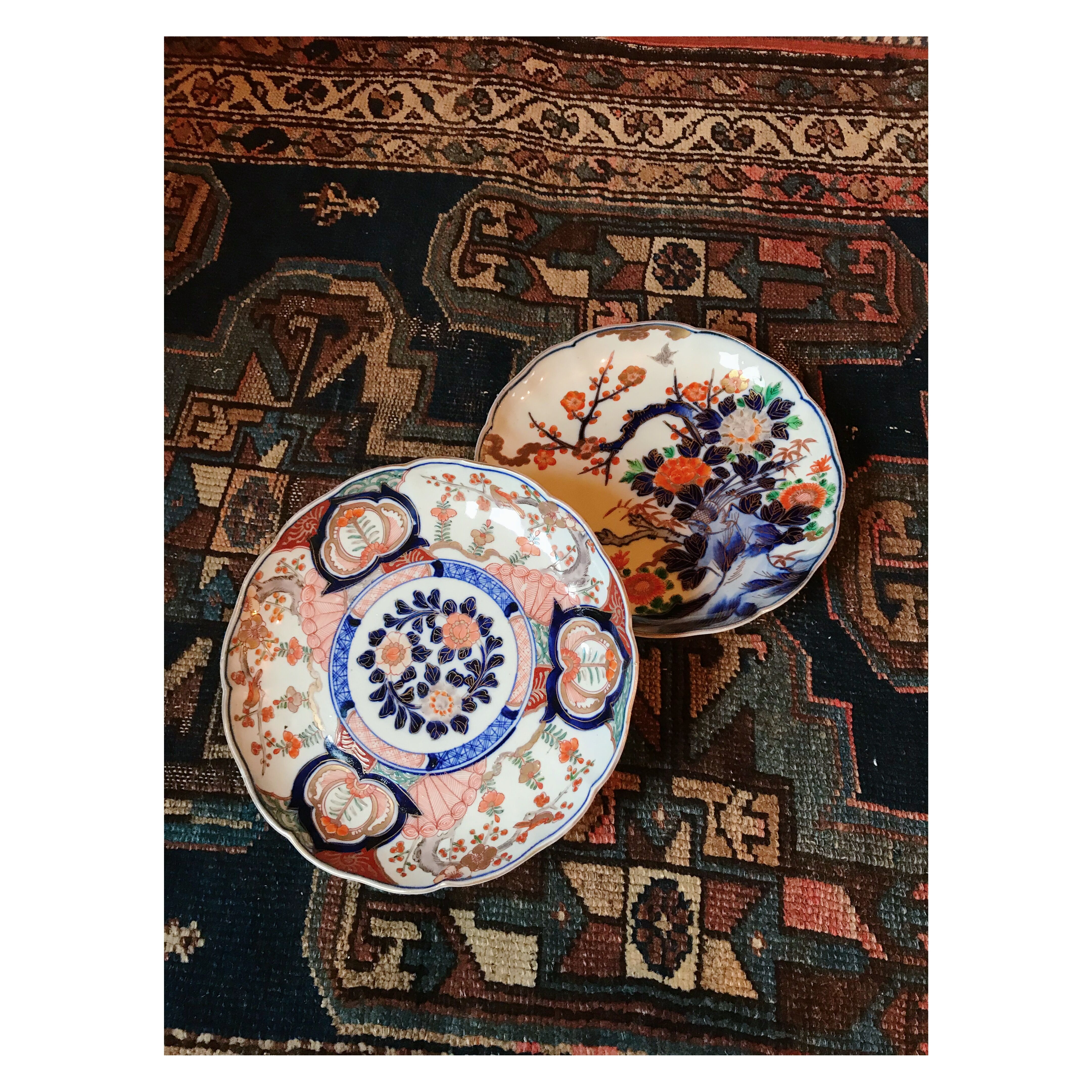 Lot of two plates made of earthenware Imari Japan