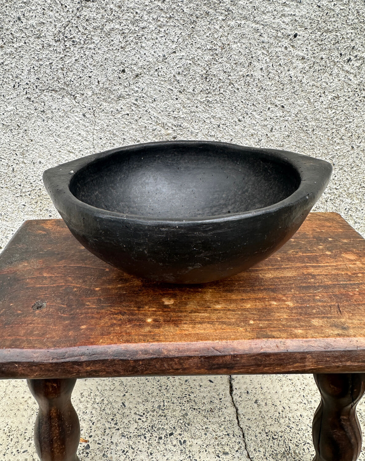 Ancient bowl, ethnic pottery in Colombian La Chamba ceramic.