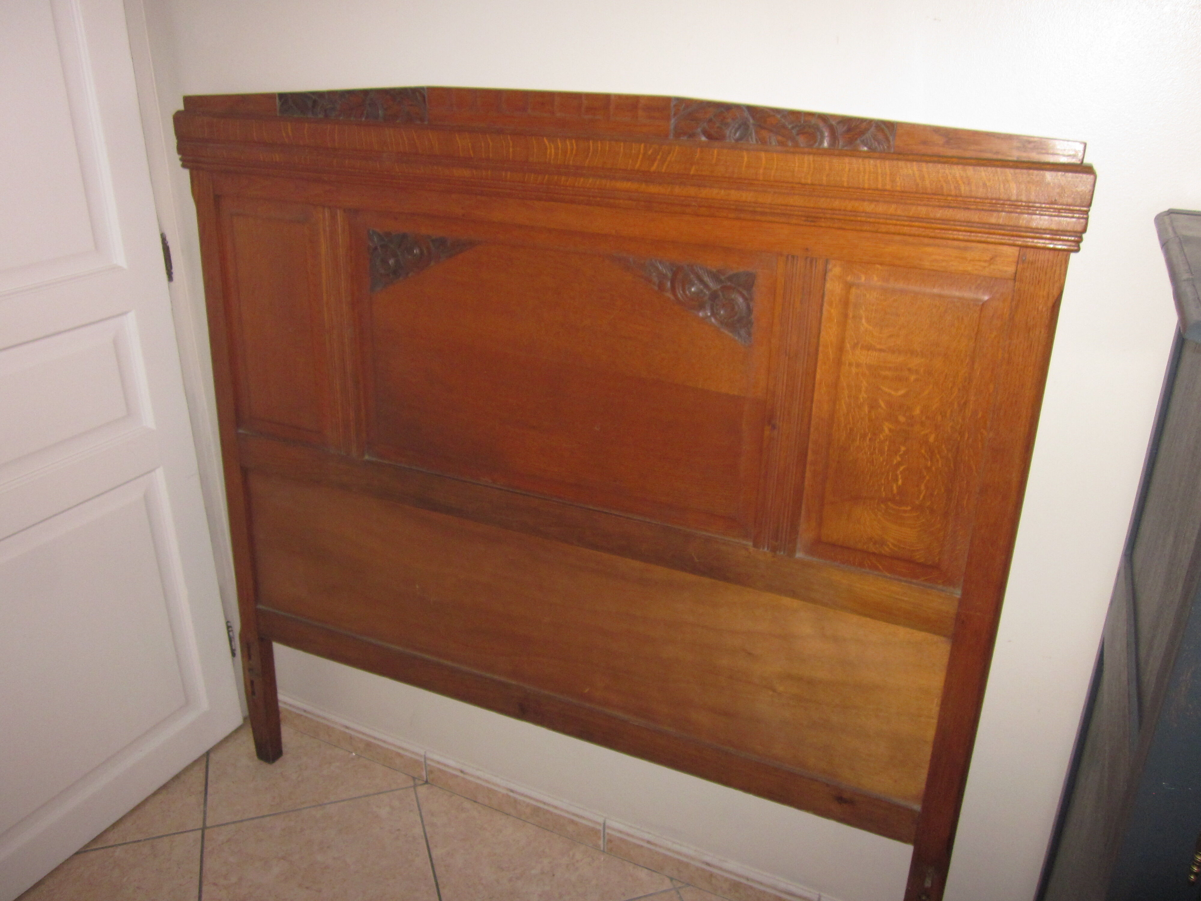 Headboard of the years 1930 in oak