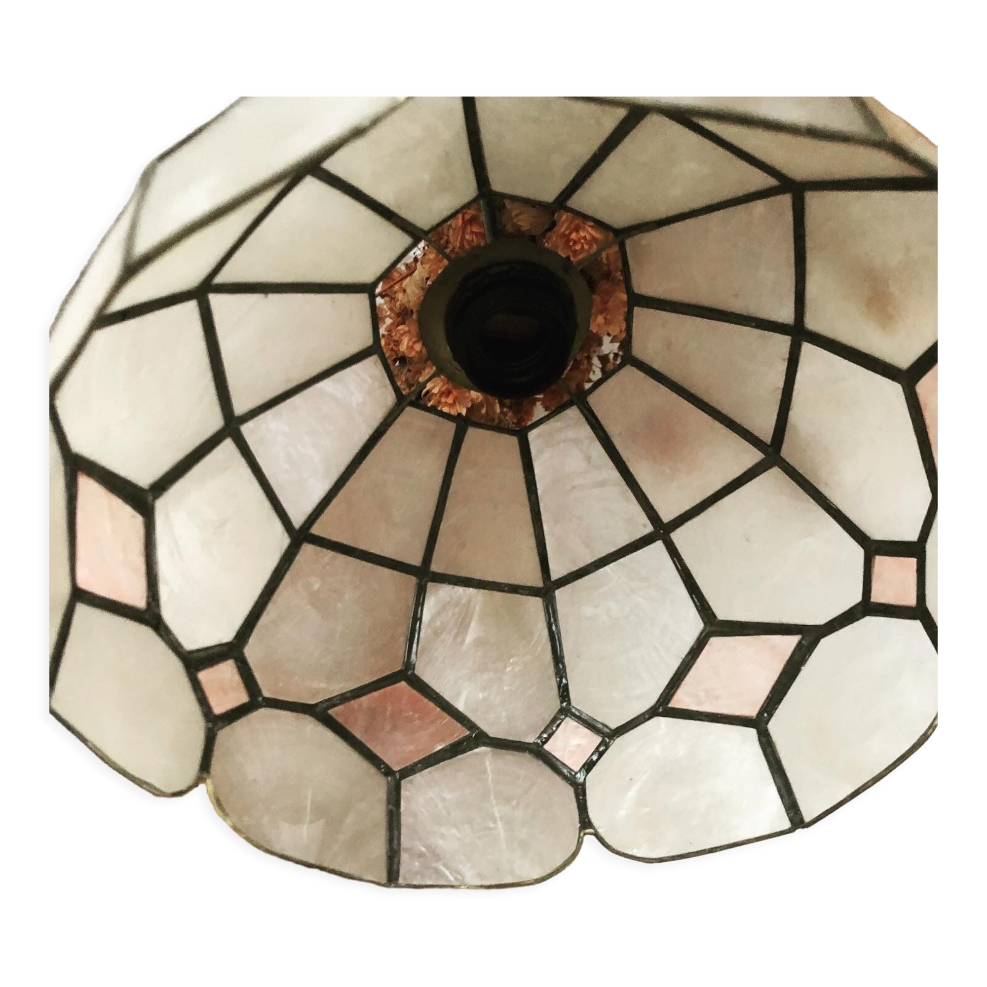 Mother-of-pearl suspension