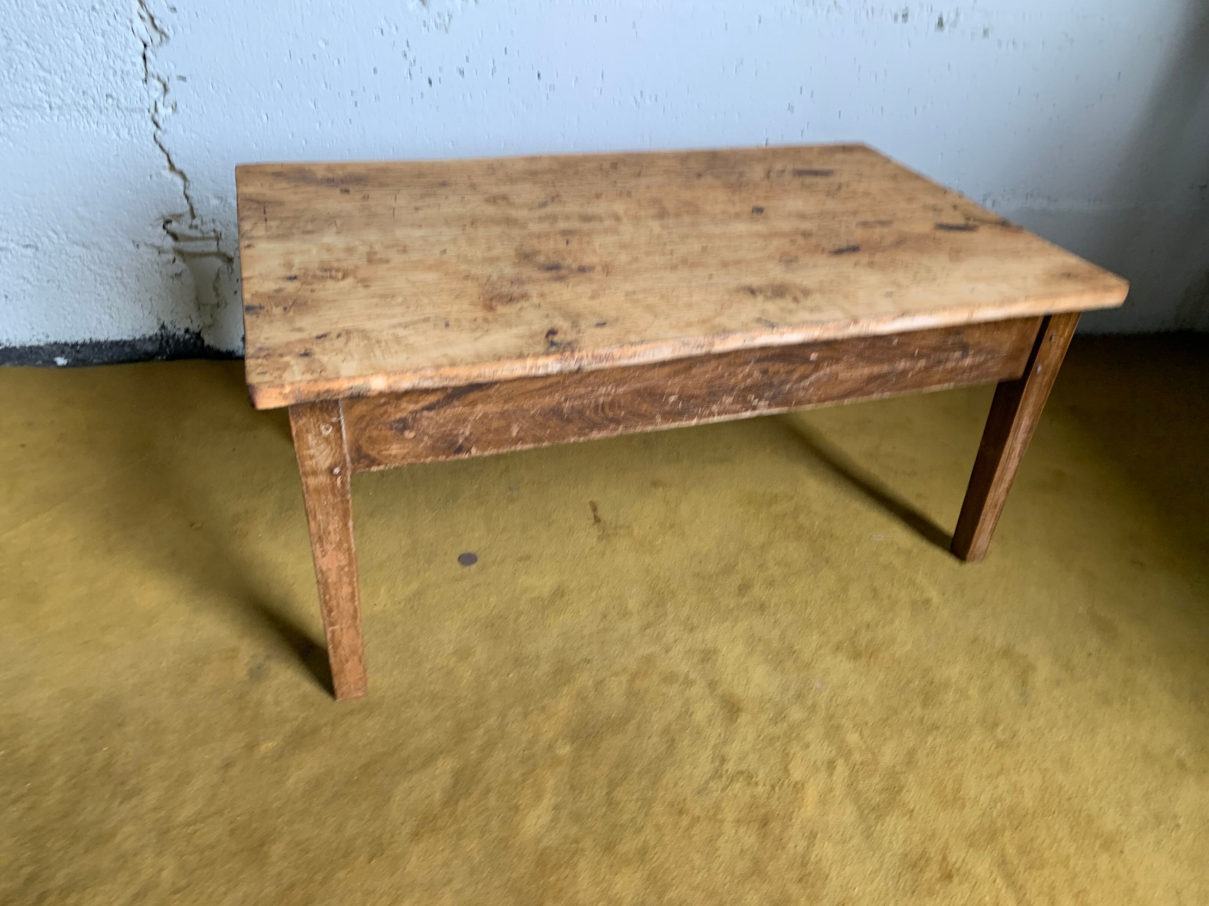 Raw tray coffee table