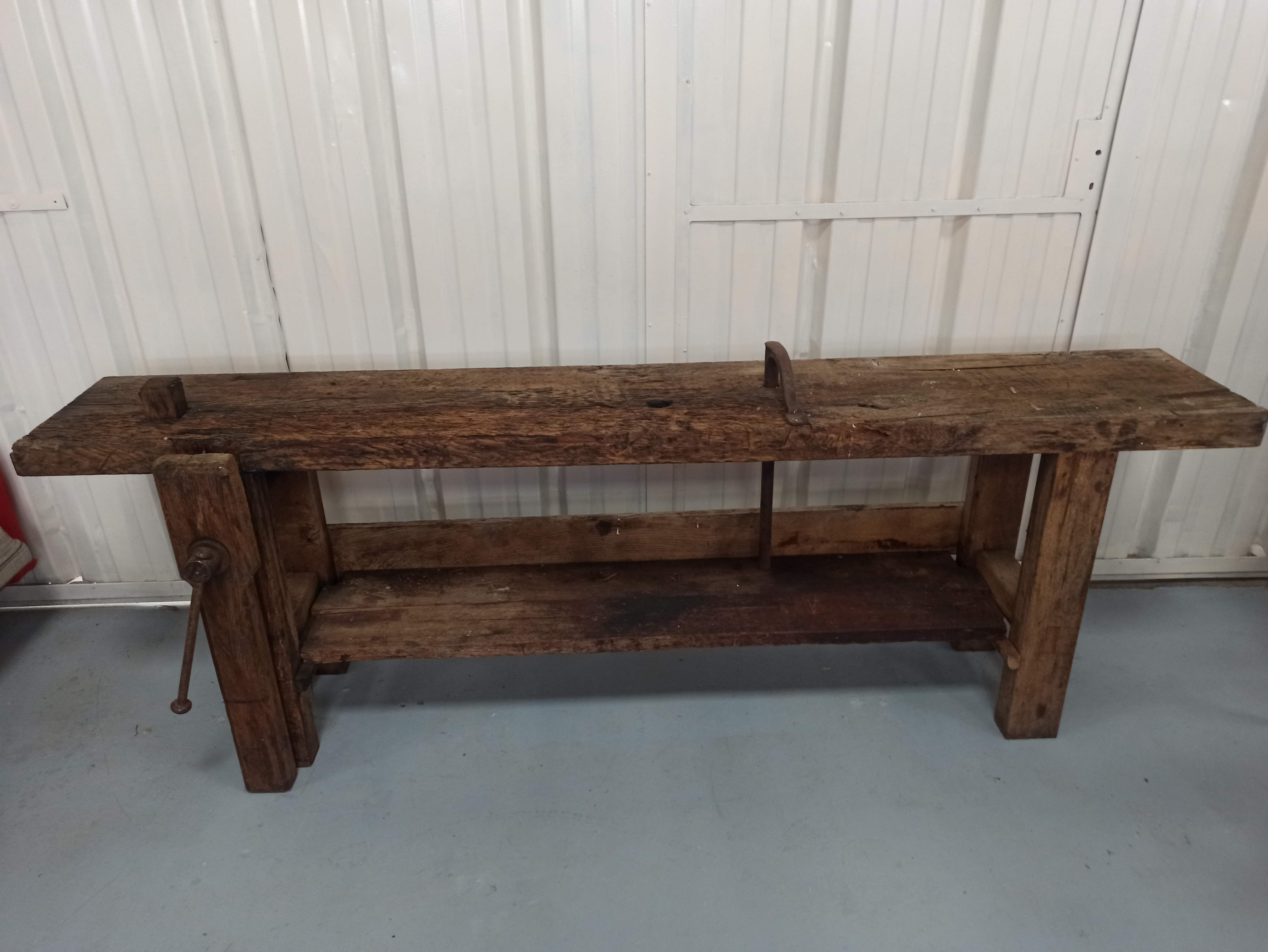 2m40 - Large old wooden workbench - vice - valet