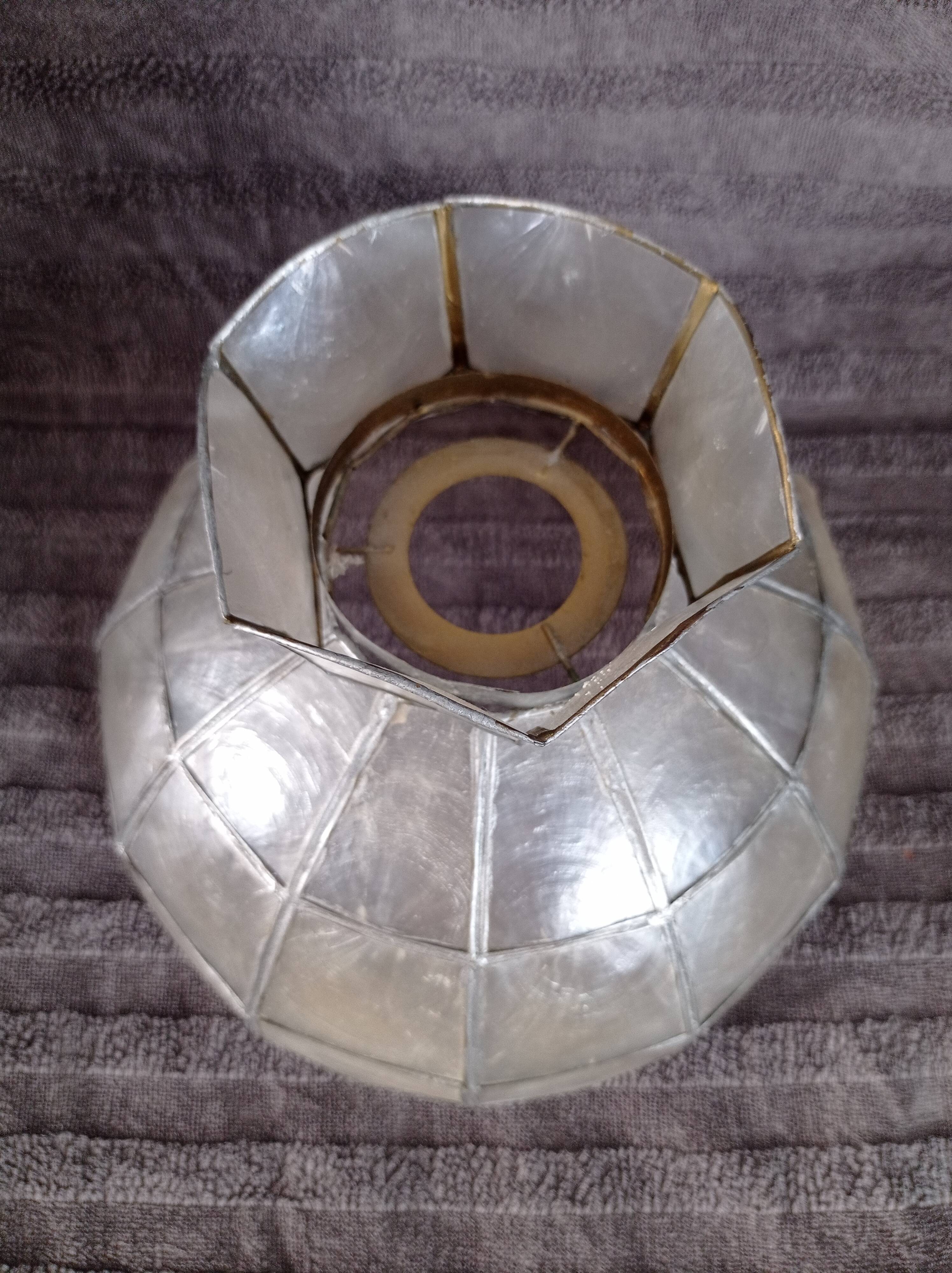 Mother-of-pearl suspension