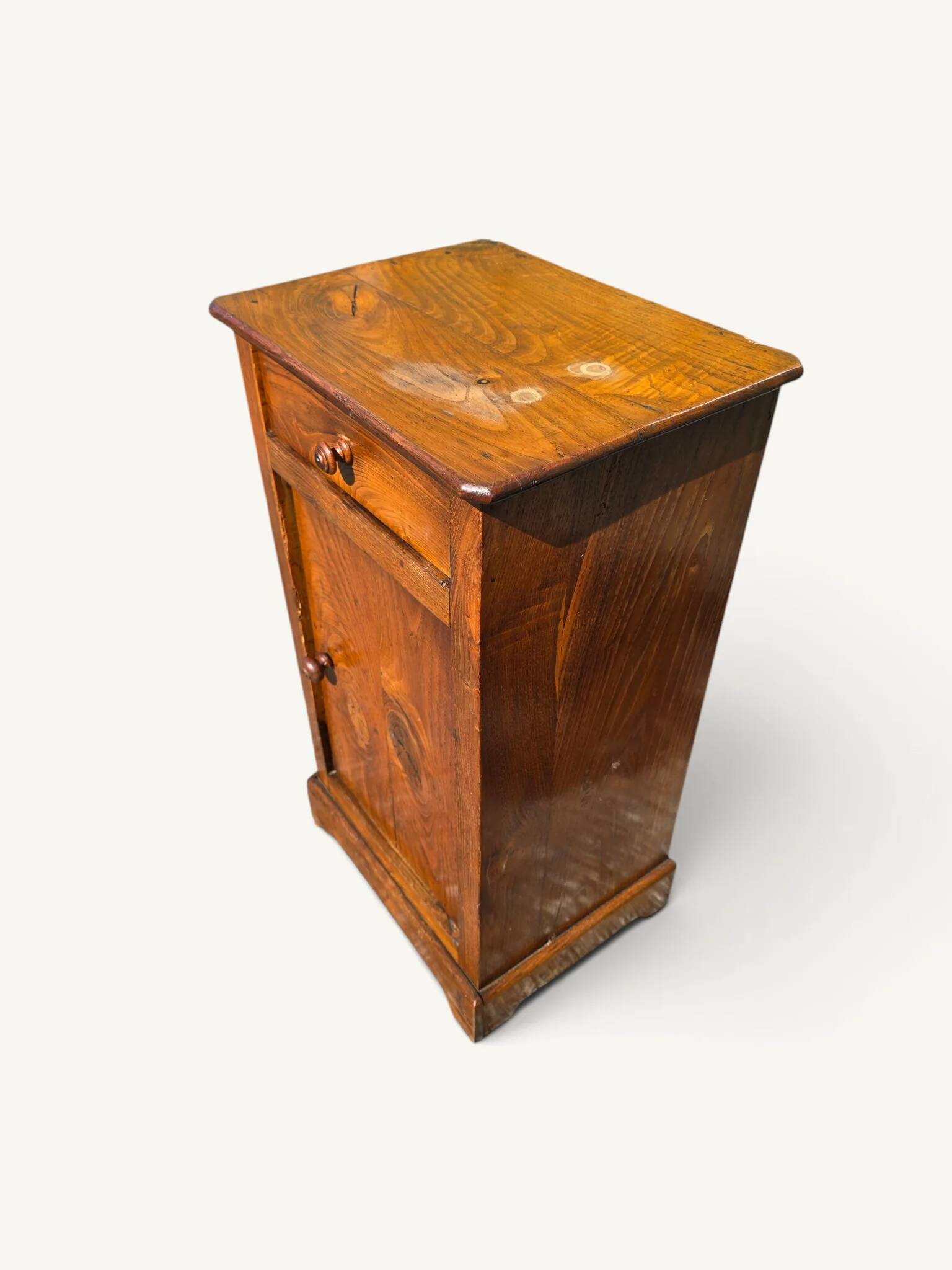 Meuble de chevet rustique ancien en bois massif