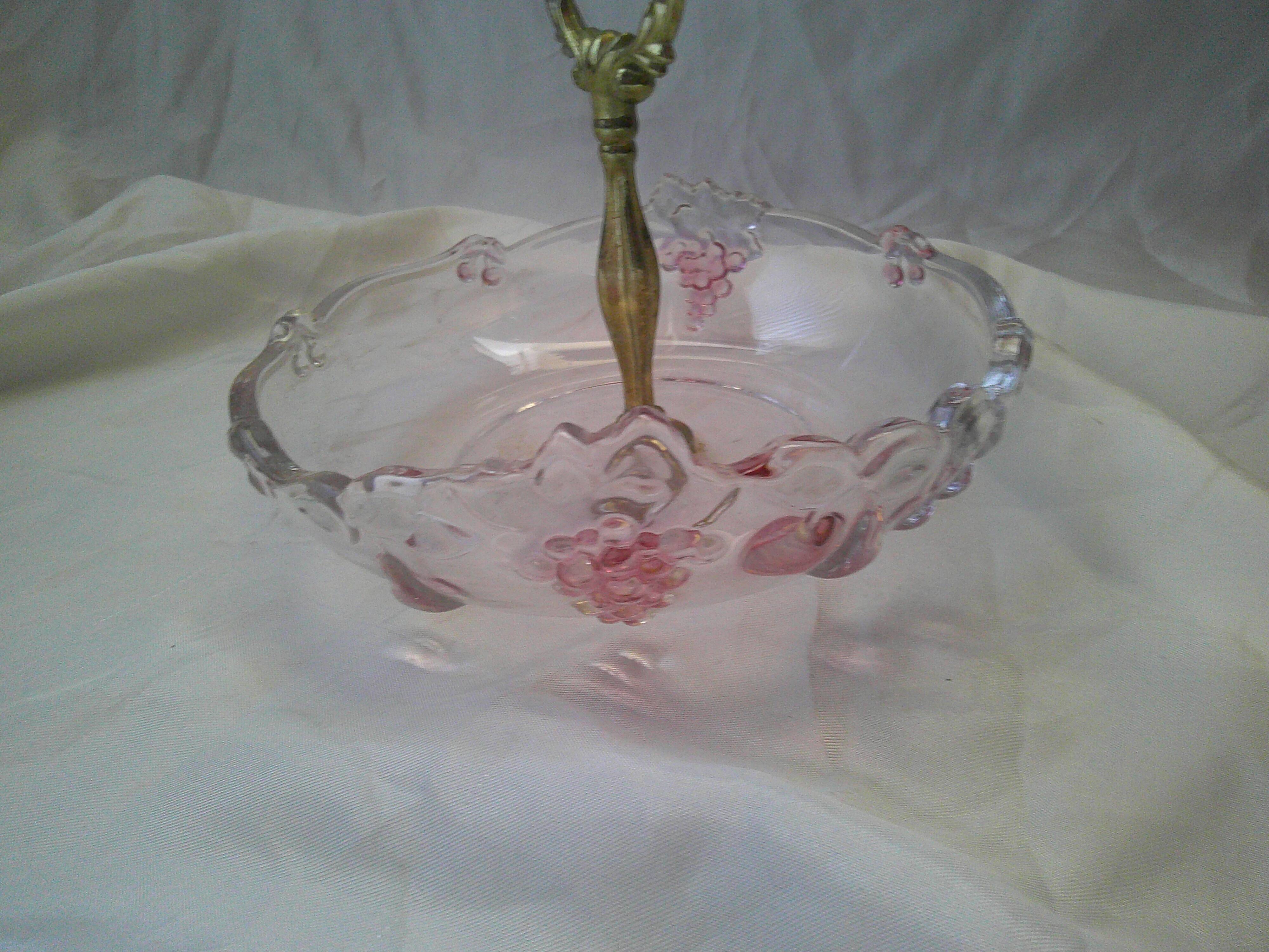 Glass cake stand