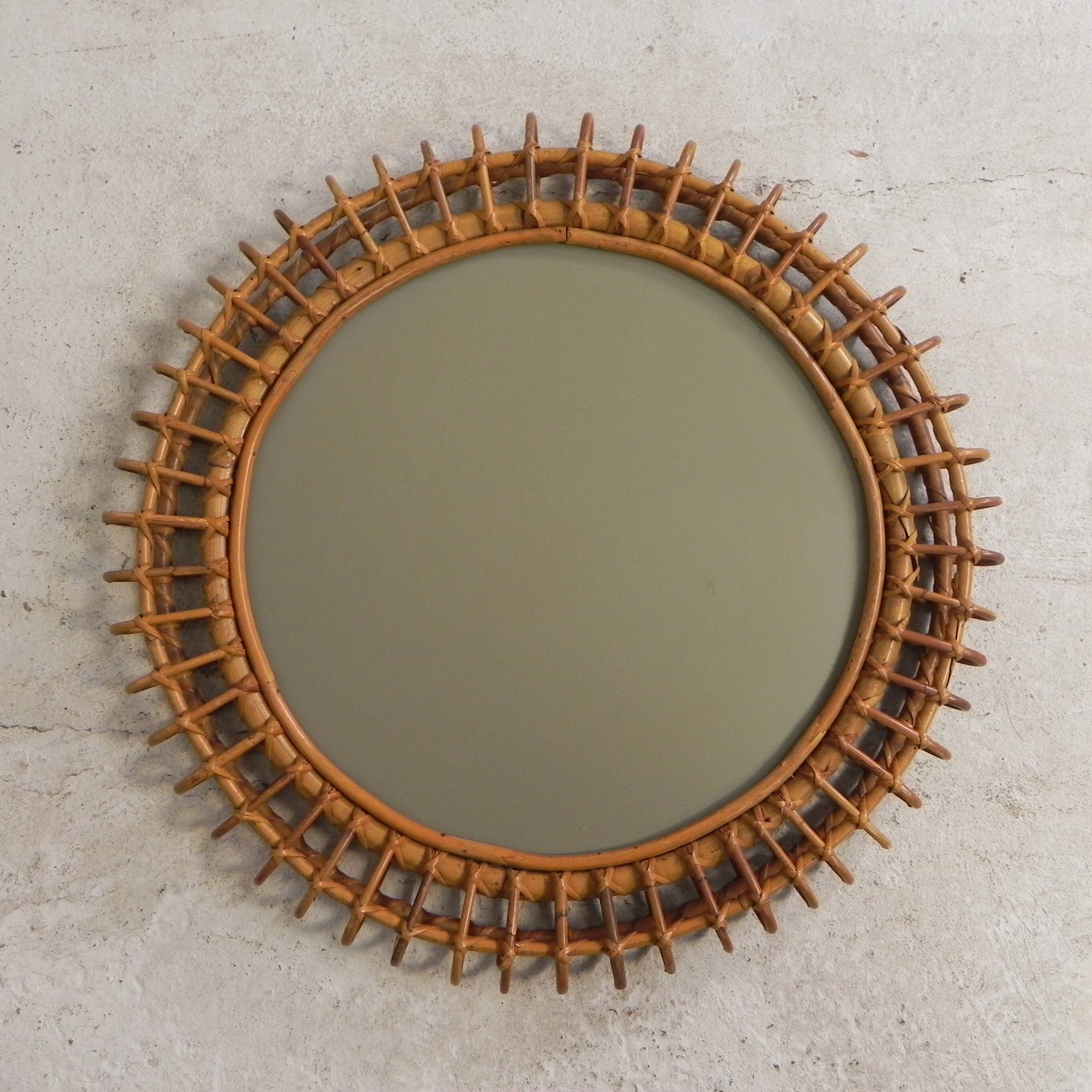 Round vintage mirror with bamboo edge