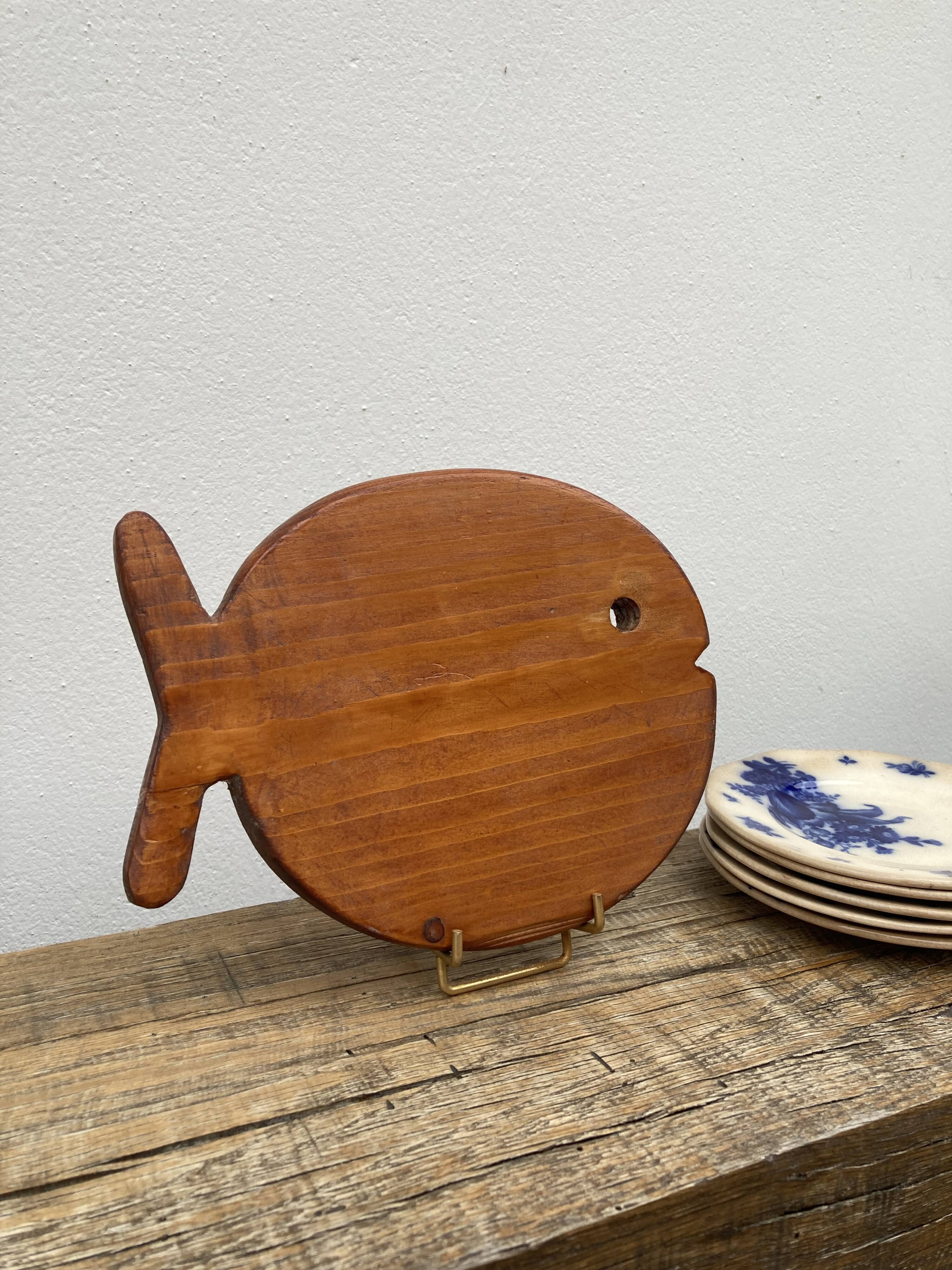 Plateau poisson en bois dessous de plat planche à découper