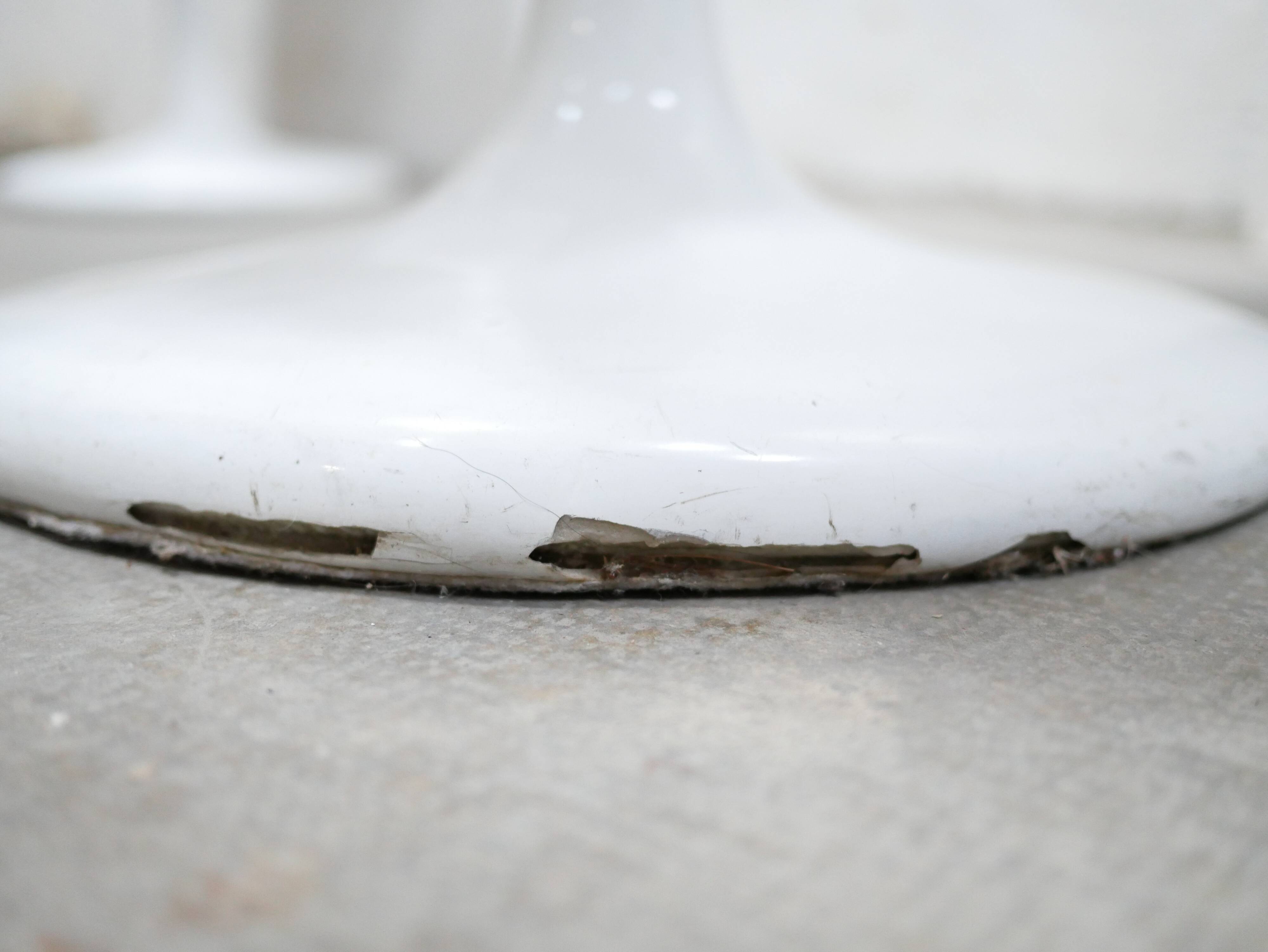 Vintage swivel tulip chair