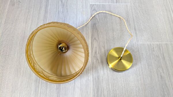 Suspension Art Déco vintage en verre dépoli moulé