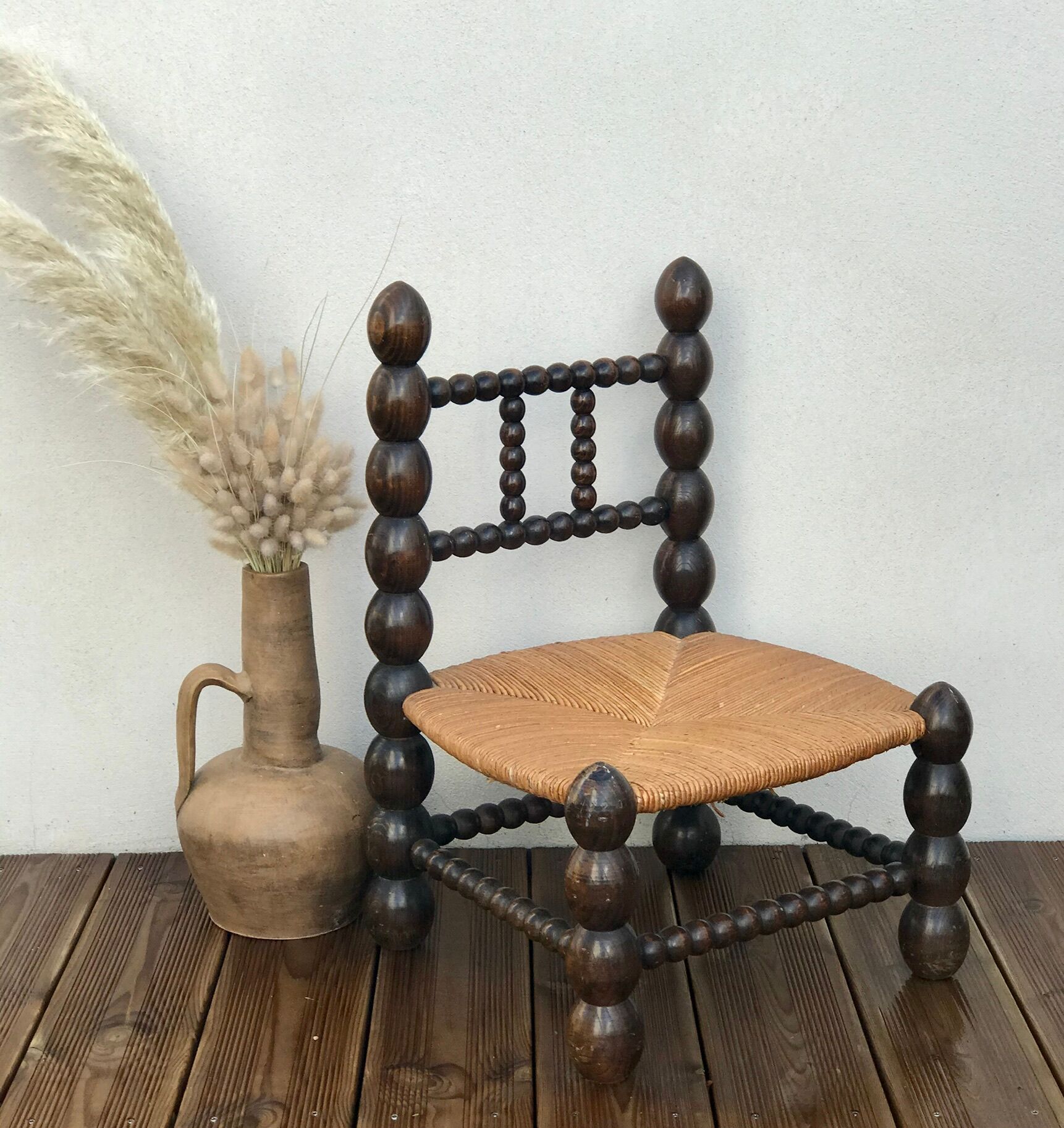 Chaise basse paillée