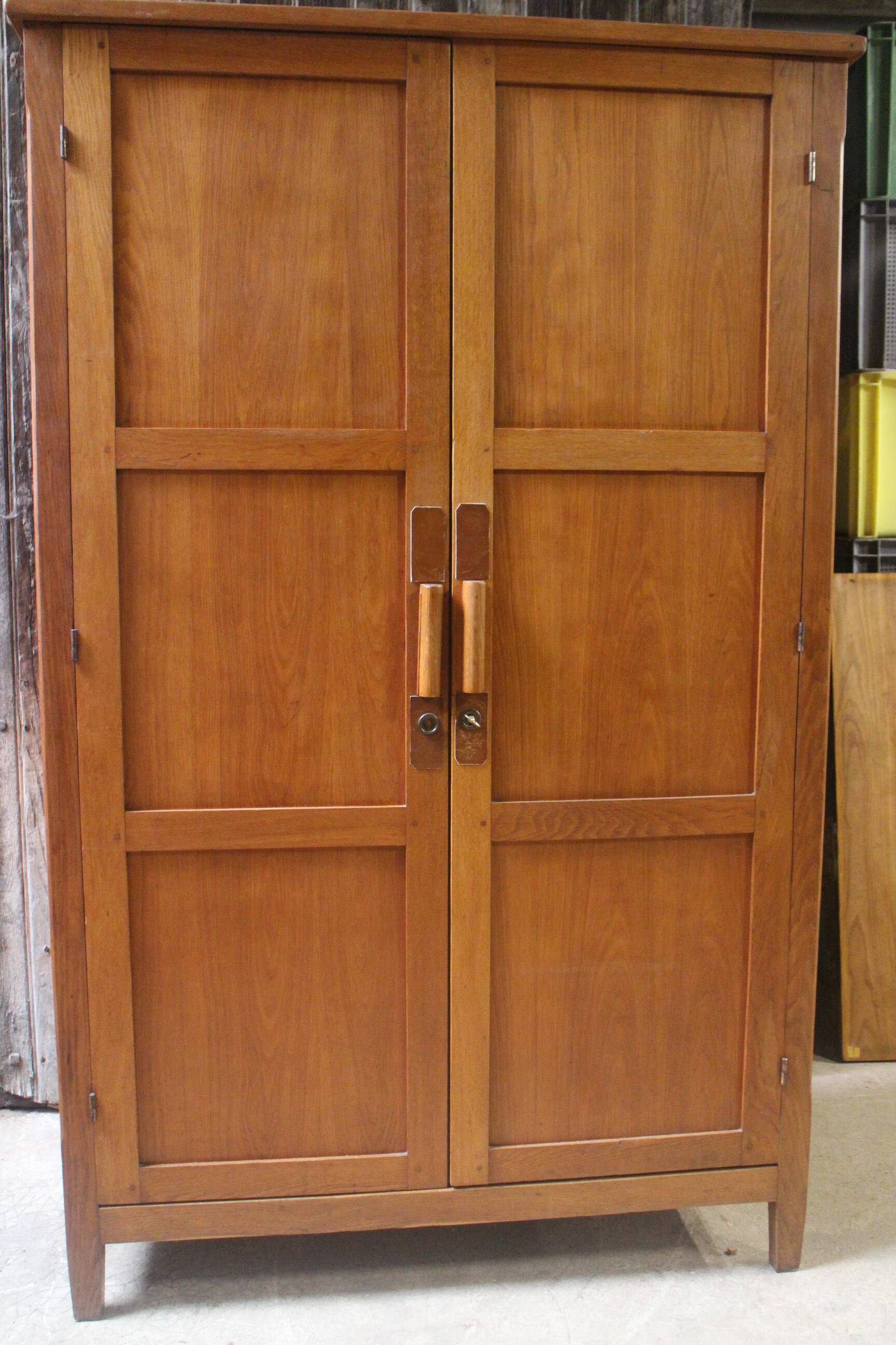 Parisian wardrobe period reconstruction