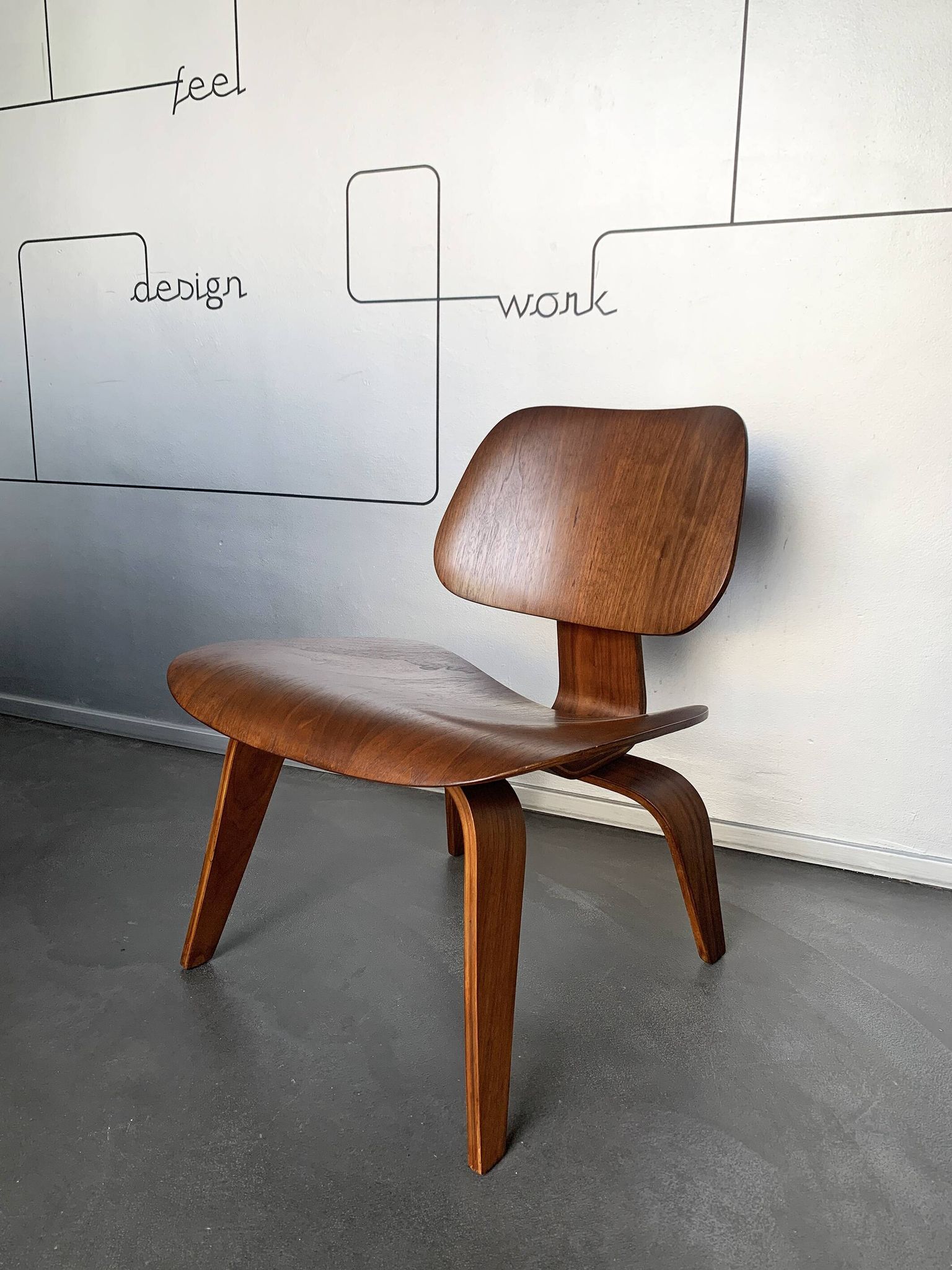 LCW LOUNGE CHAIR WOOD WALNUT BY CHARLES & RAY EAMES EVANS / HERMAN MILLER 1948-49