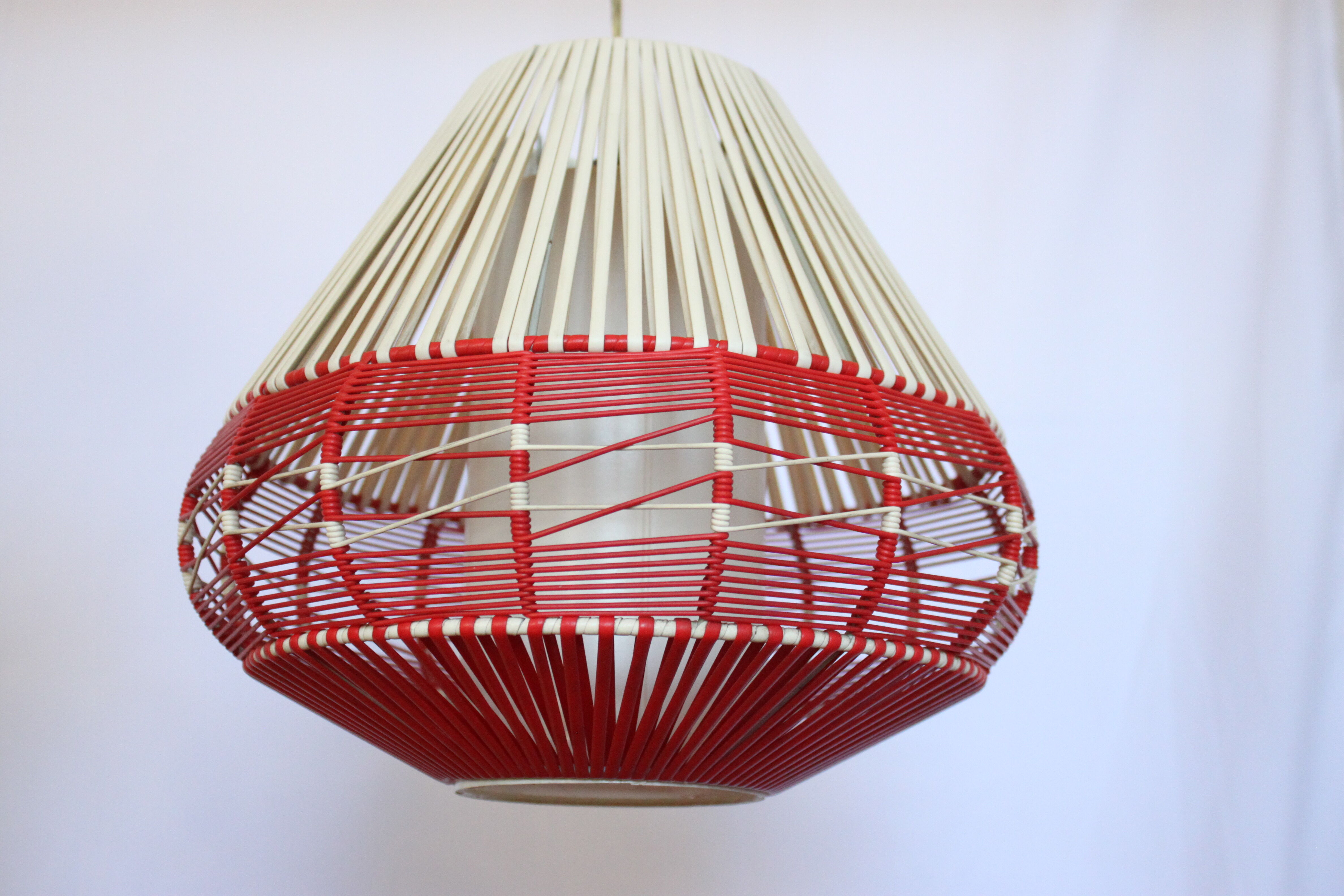 Hanging lampshades scoubidou stretched yarn years 50