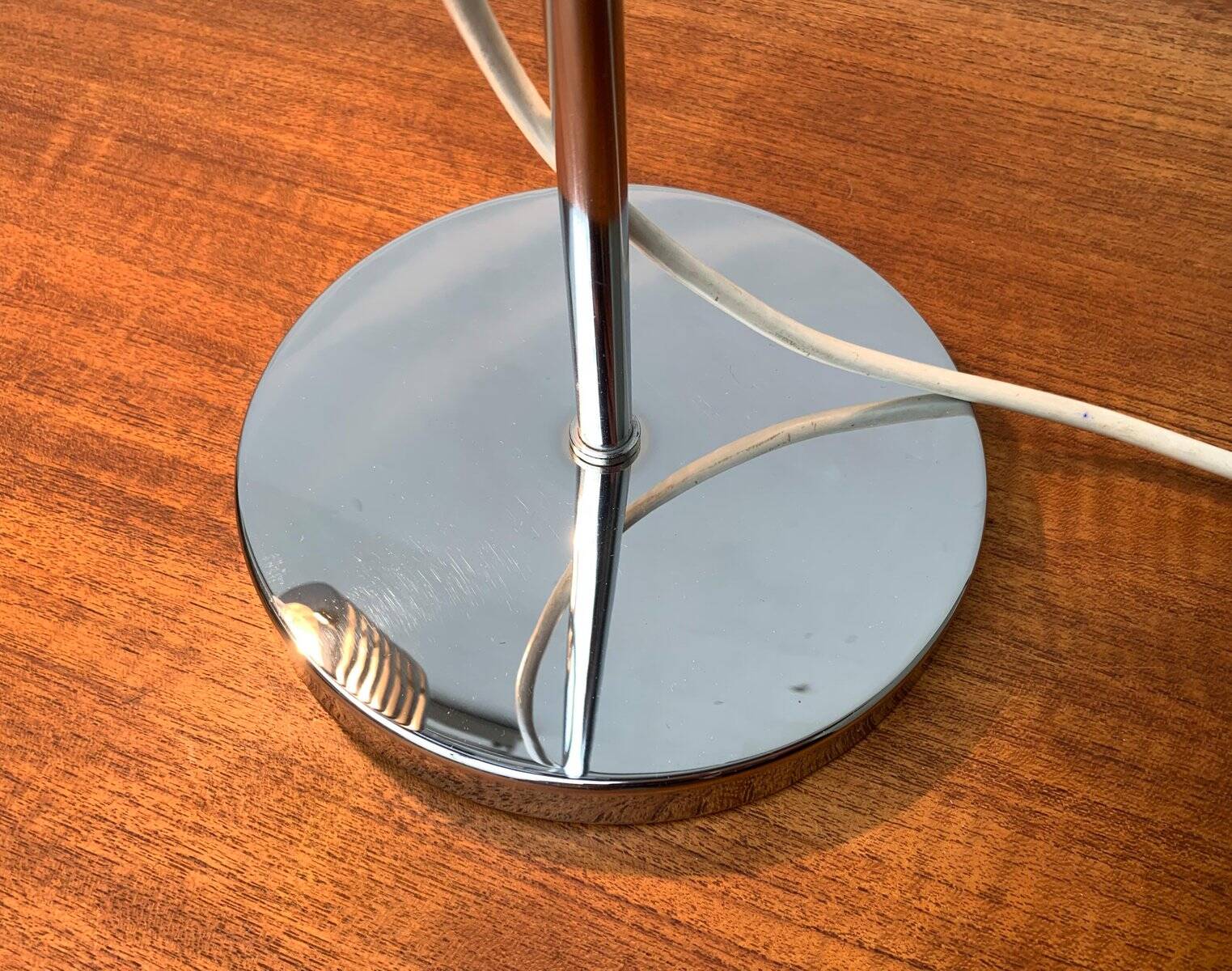 Lampe de table à lames chromées de l’ère spatiale