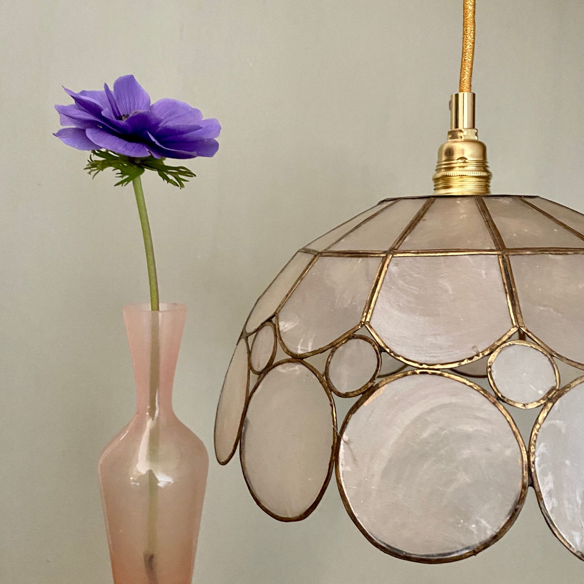 Suspension abat-jour vintage en nacre et laiton