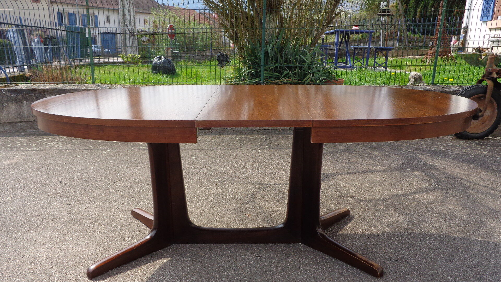 Oval Baumann table