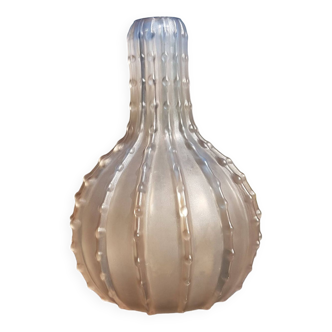 Vase Lalique modèle dentelé
