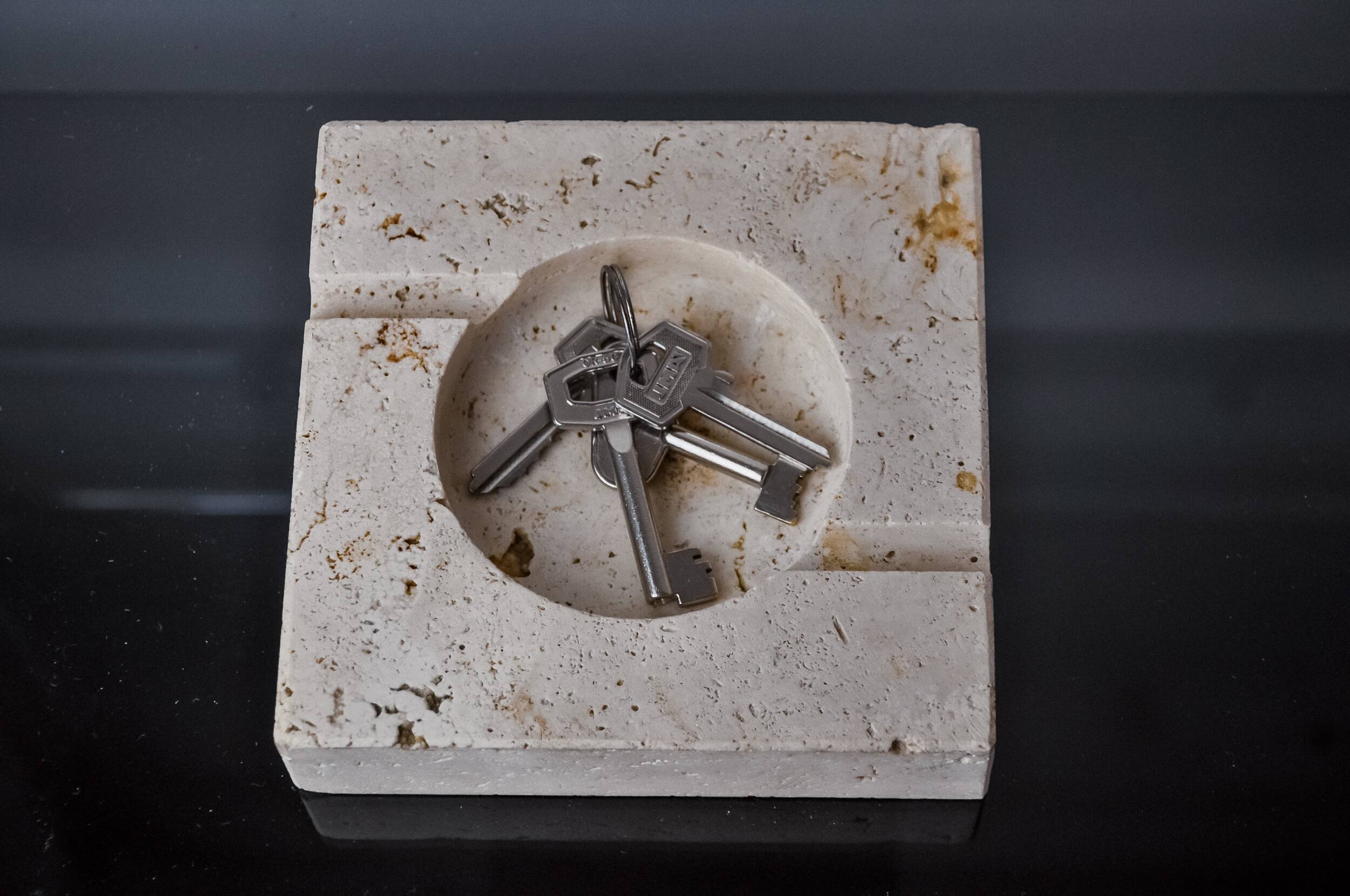 Brutalist ashtray by Fratelli Mannelli, travertine, Italy, 1970