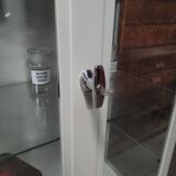 Armoire médicale vintage ManuBelge | Vitrine industrielle en verre