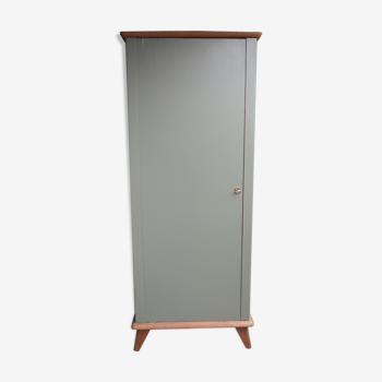 Wooden cloakroom