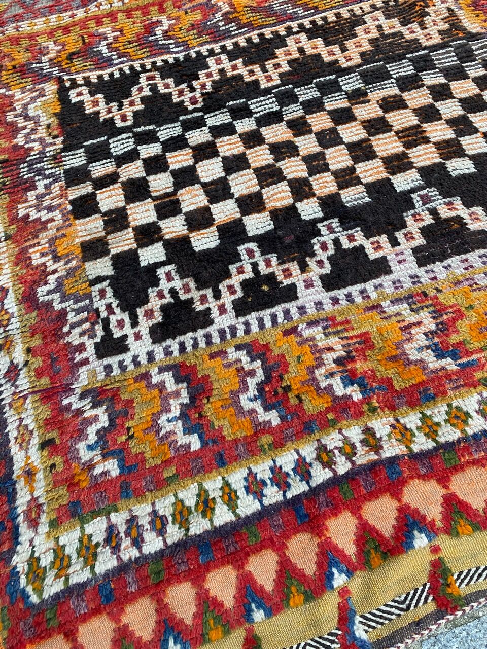 Moroccan handmade antique tribal rug 124x142 cm