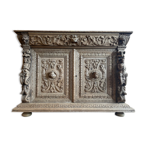 Buffet en bois sculpté