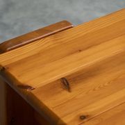Table basse architecturale en pin massif années 1970