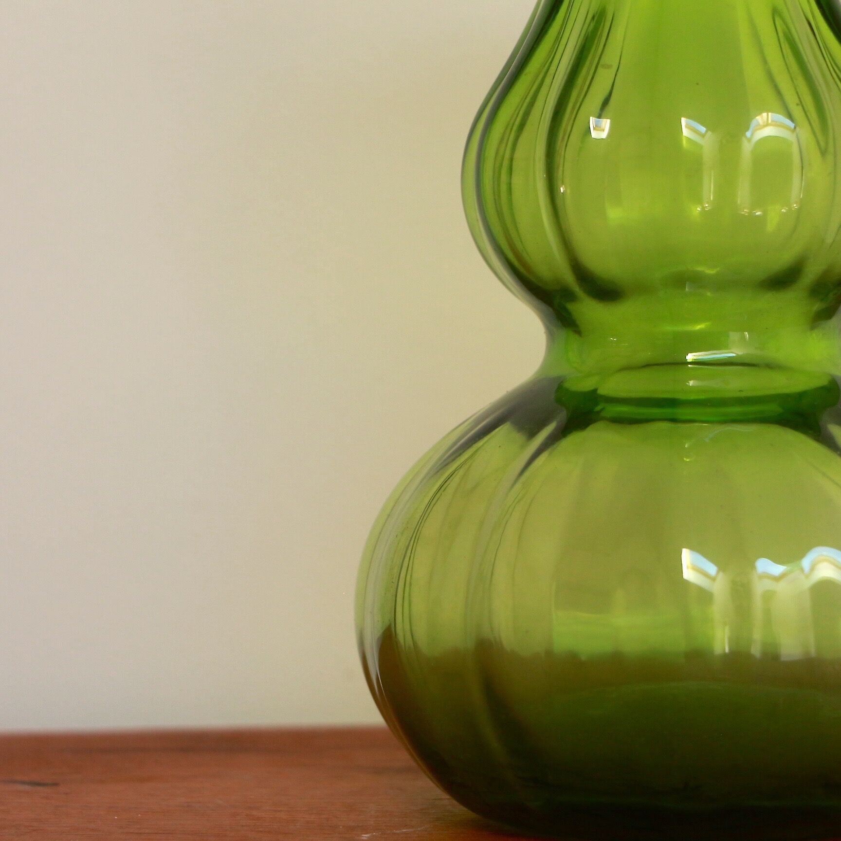 Vase en verre vert