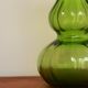 Vase en verre vert