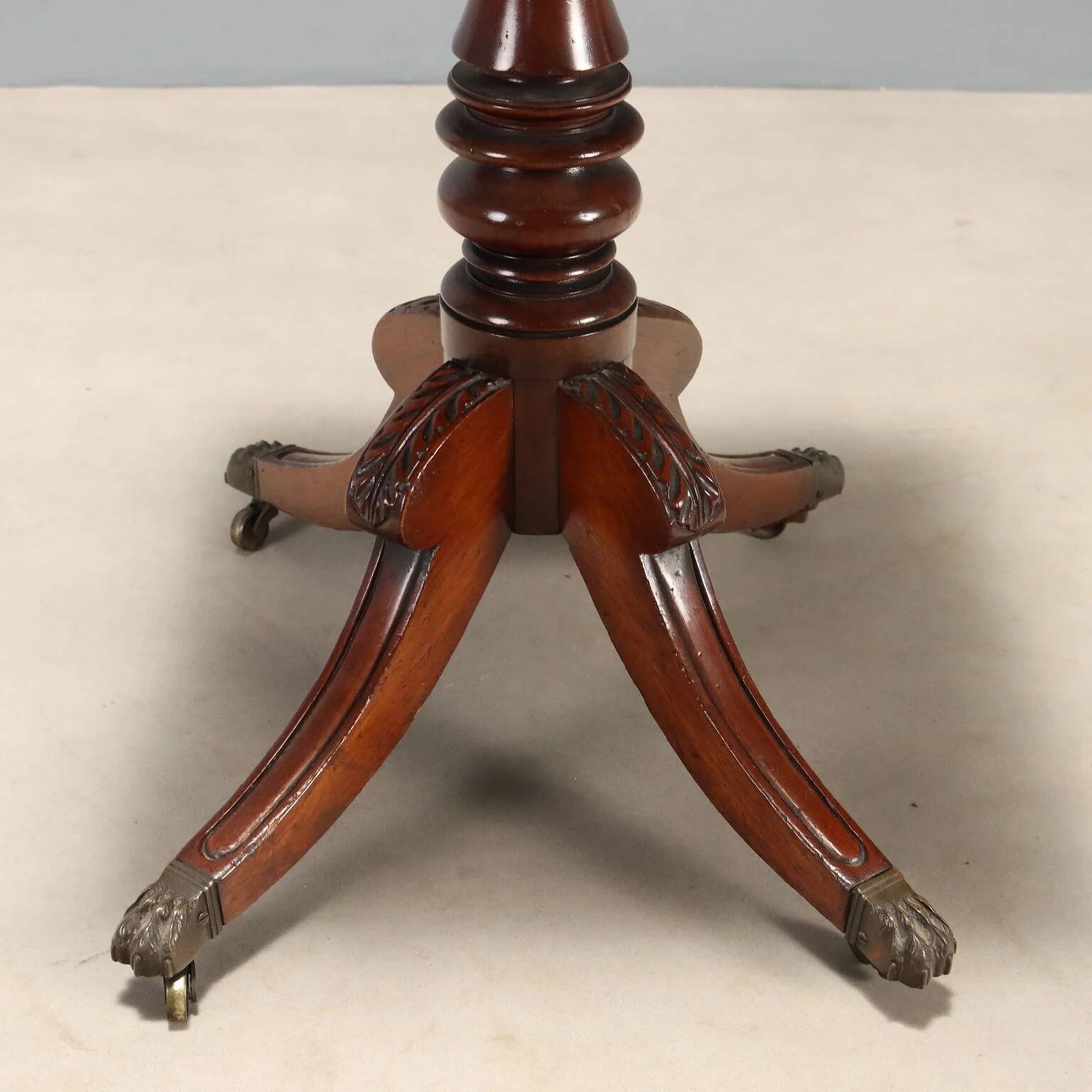 Petite table ancienne victorienne en acajou avec incrustations, Angleterre, XIXe siècle