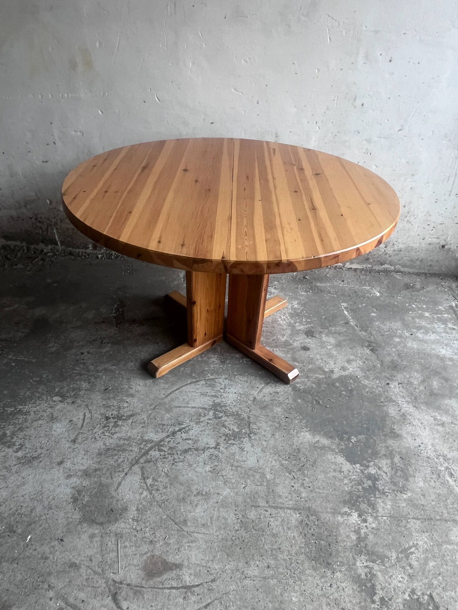 Extendable dining table in solid pine, Scandinavia, 1970s